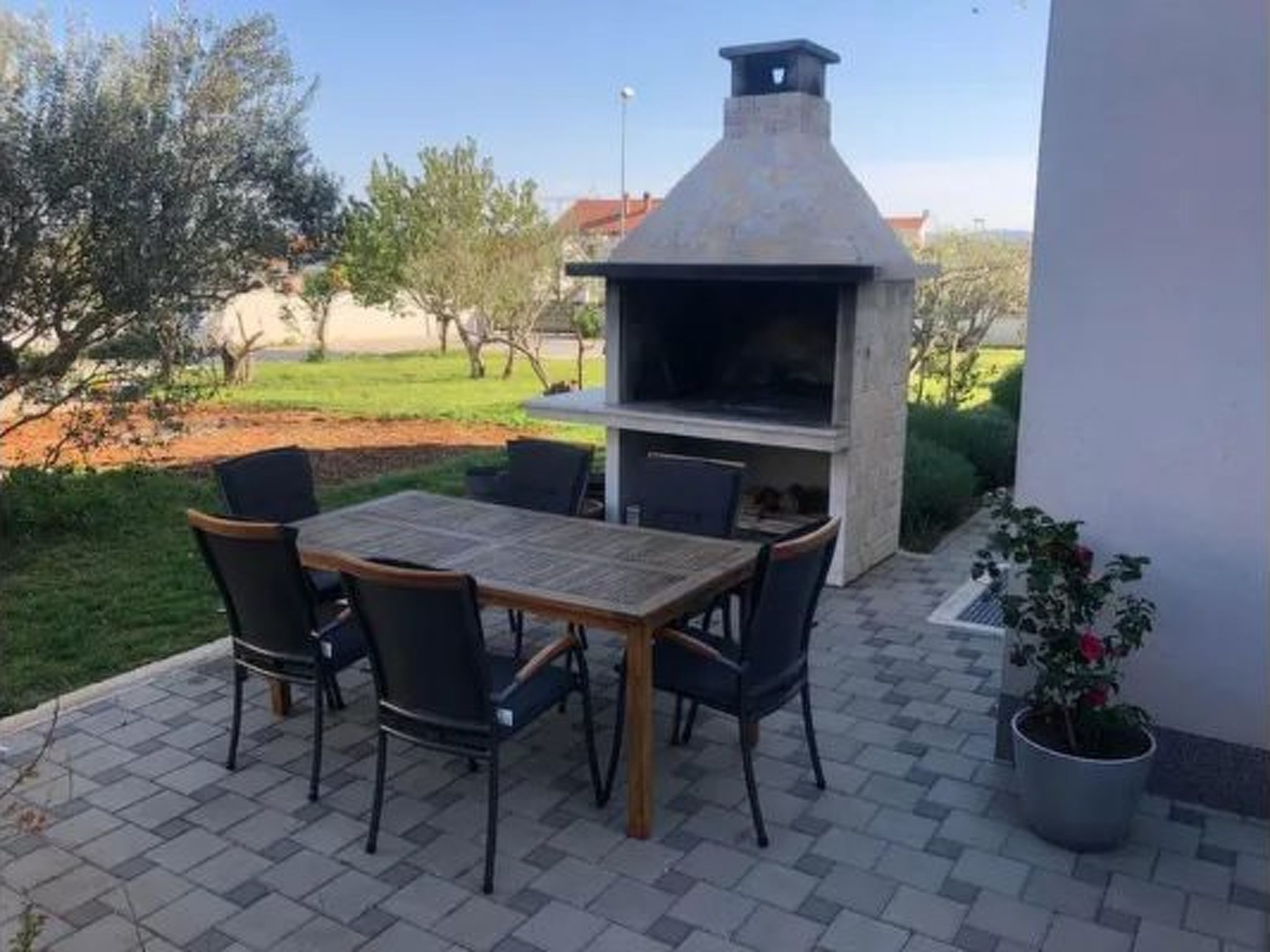 1 mit Schwimmbad und Garten-Inside