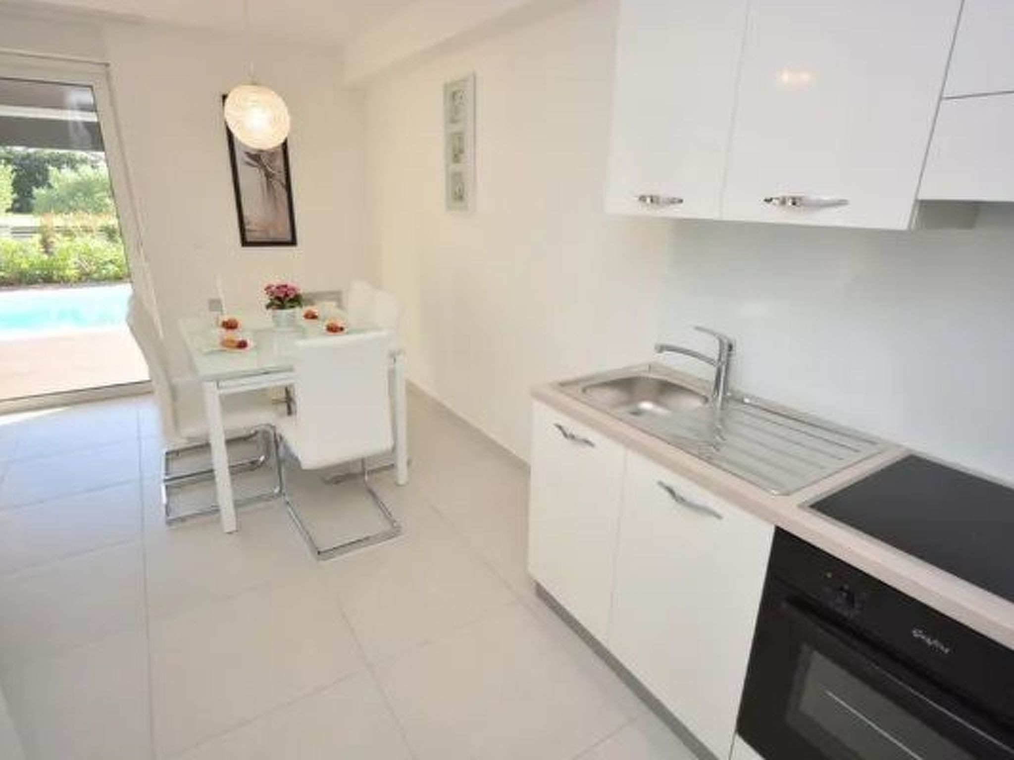 1 mit Schwimmbad und Garten-Inside