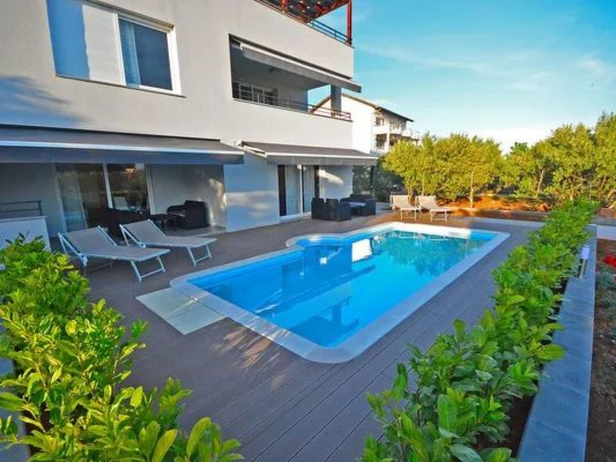 Wohnung 2 mit Schwimmbad und Garten