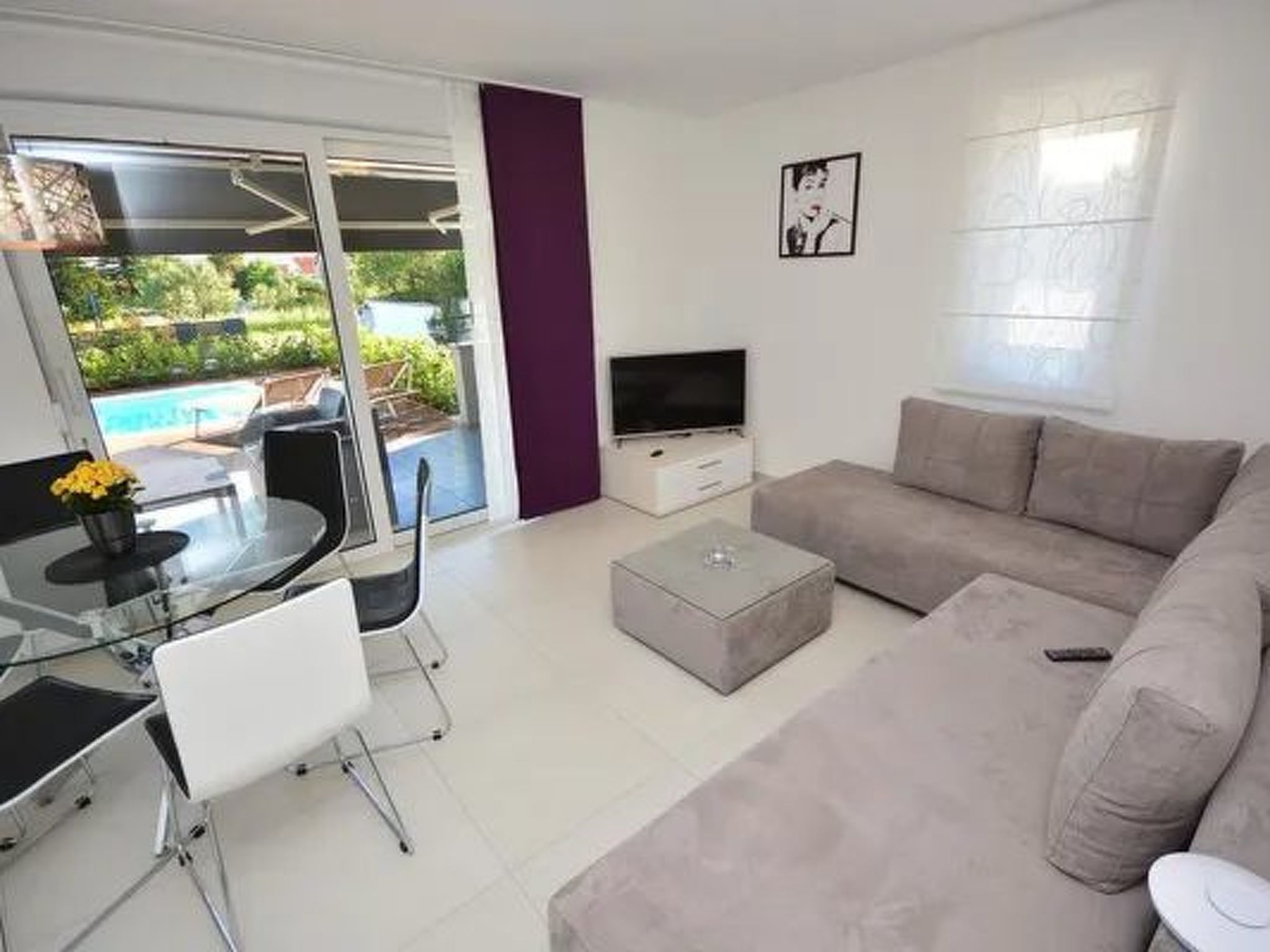 Wohnung 2 mit Schwimmbad und Garten