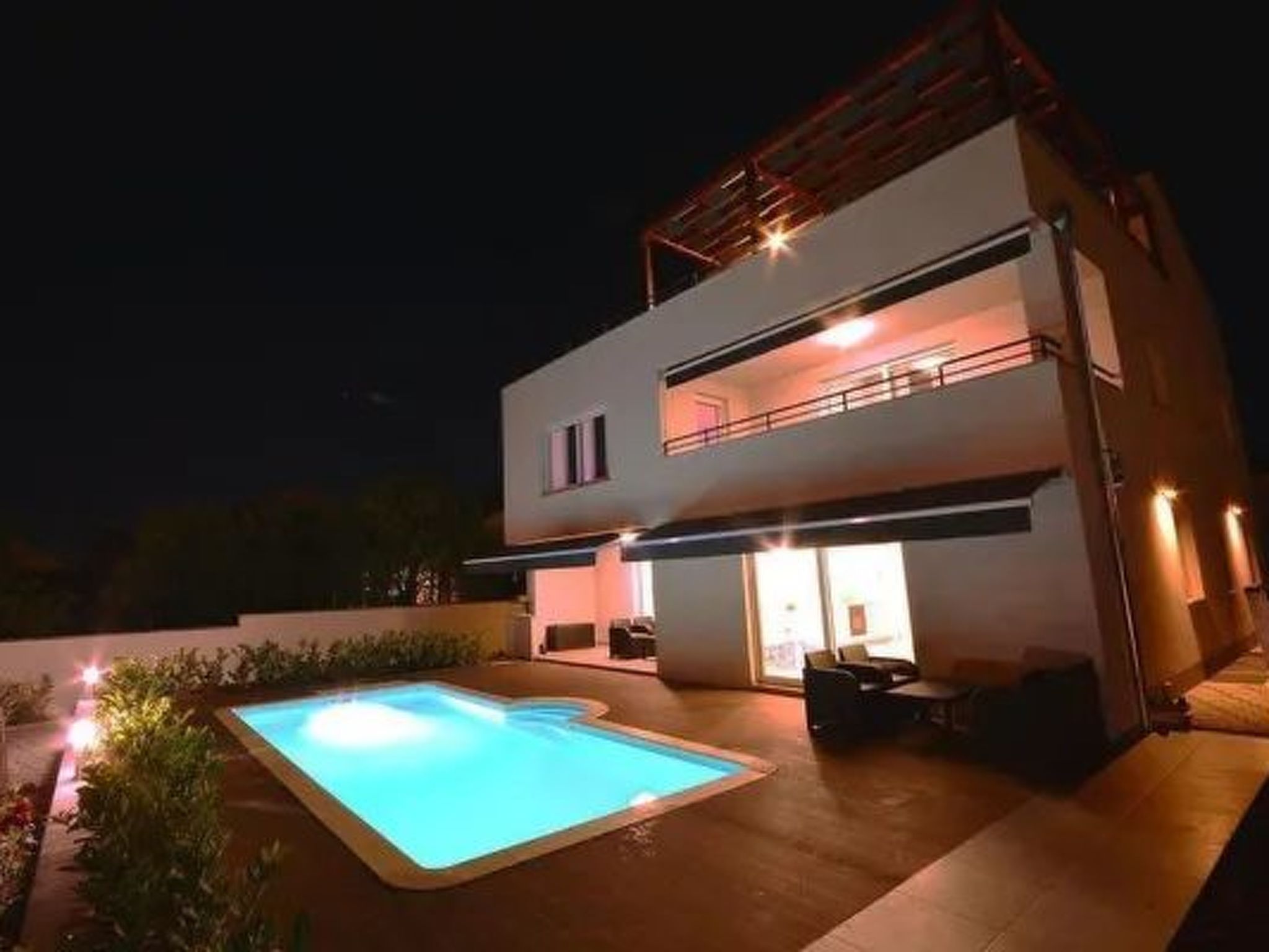 Wohnung 2 mit Schwimmbad und Garten-Inside