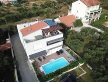 Stijlvolle woning met privé jacuzzi op 150m van zee in Donje Rastane - thumbnail 2