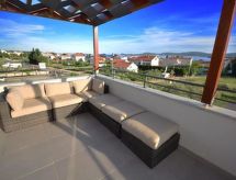Stijlvolle woning met privé jacuzzi op 150m van zee in Donje Rastane - thumbnail 3