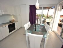 Stijlvolle woning met privé jacuzzi op 150m van zee in Donje Rastane - thumbnail 6