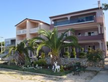 Wohnung in Turanj mit Grill