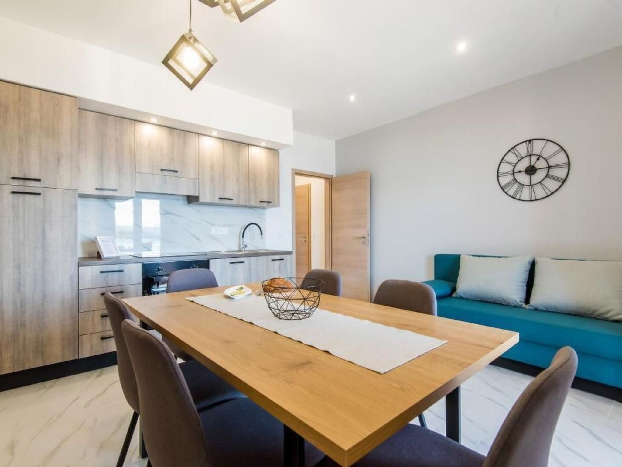 Wohnung in Turanj mit Grill-Drinnen