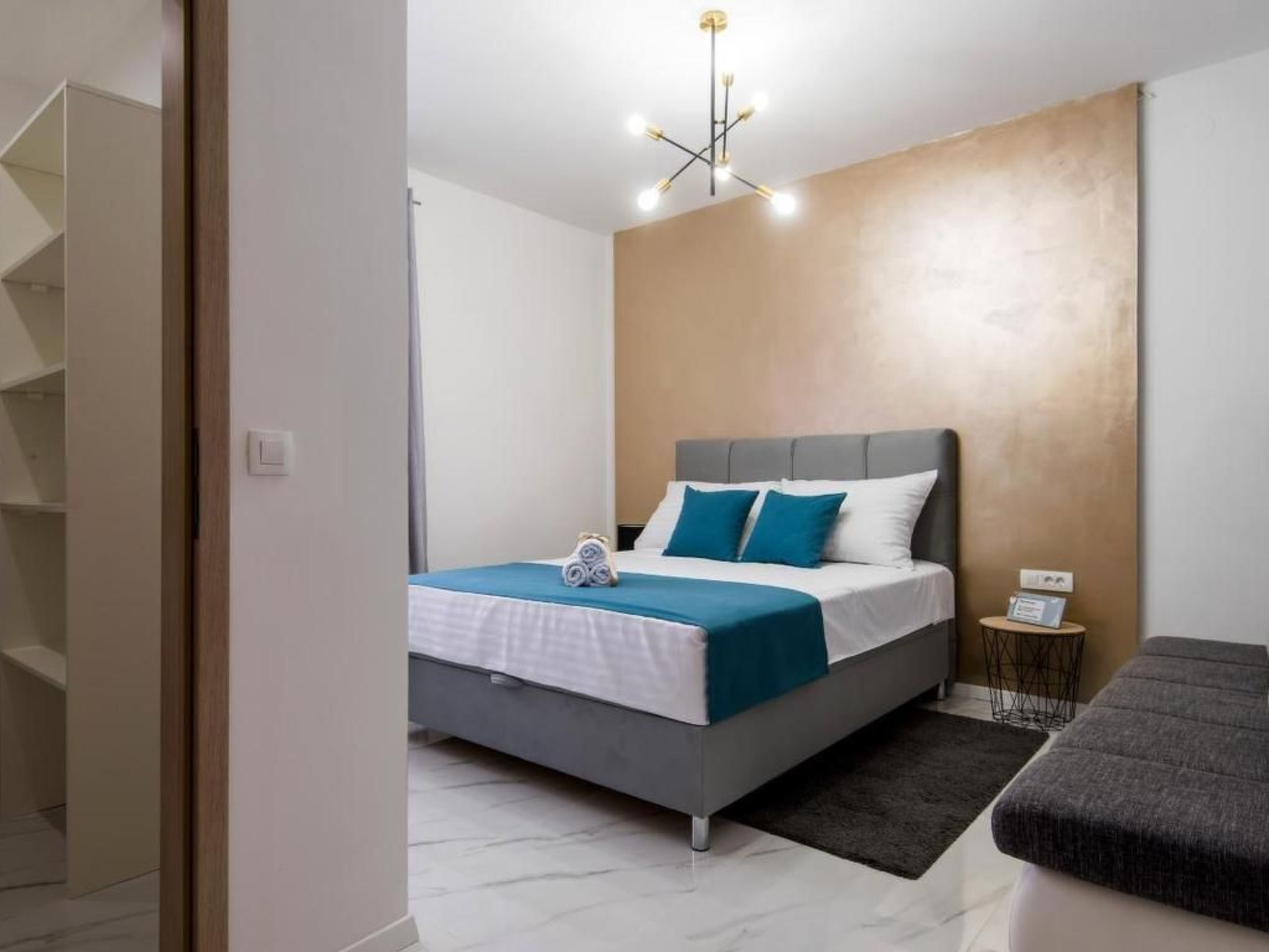 Wohnung in Turanj mit Grill-Drinnen