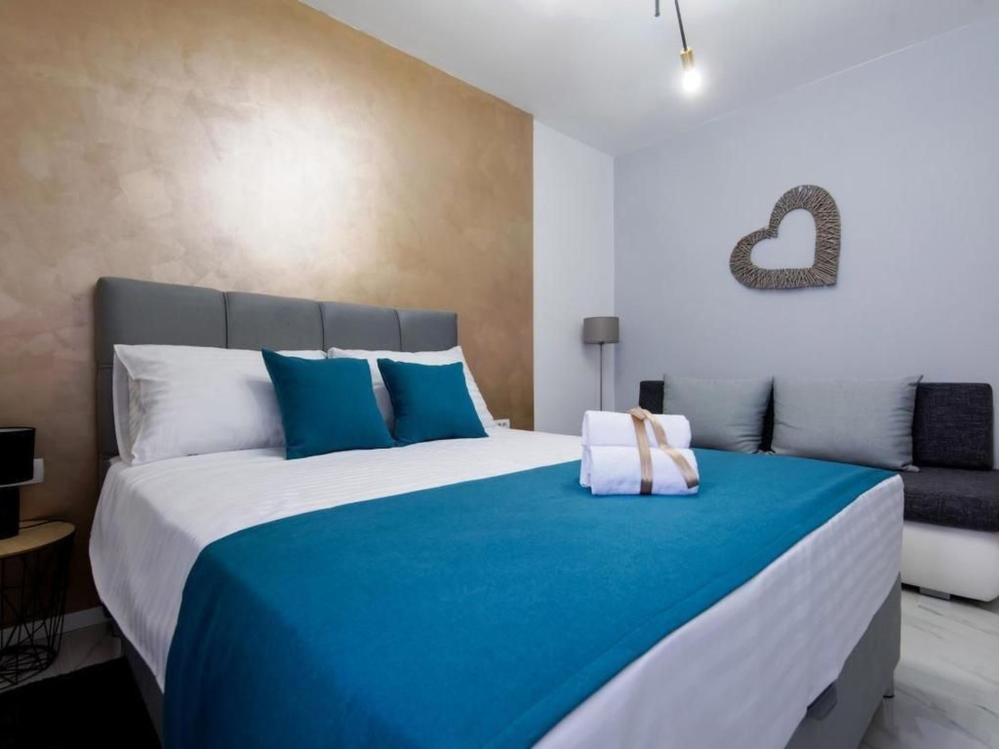 Wohnung in Turanj mit Grill-Drinnen