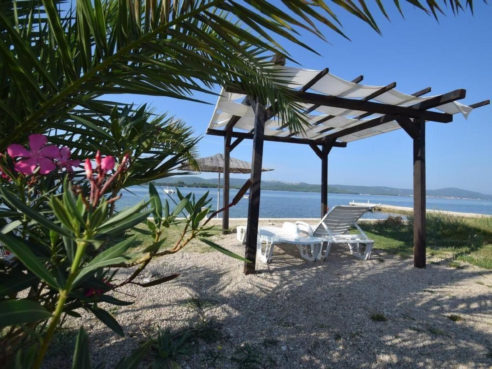 Wohnung in Turanj mit Grill-Draußen