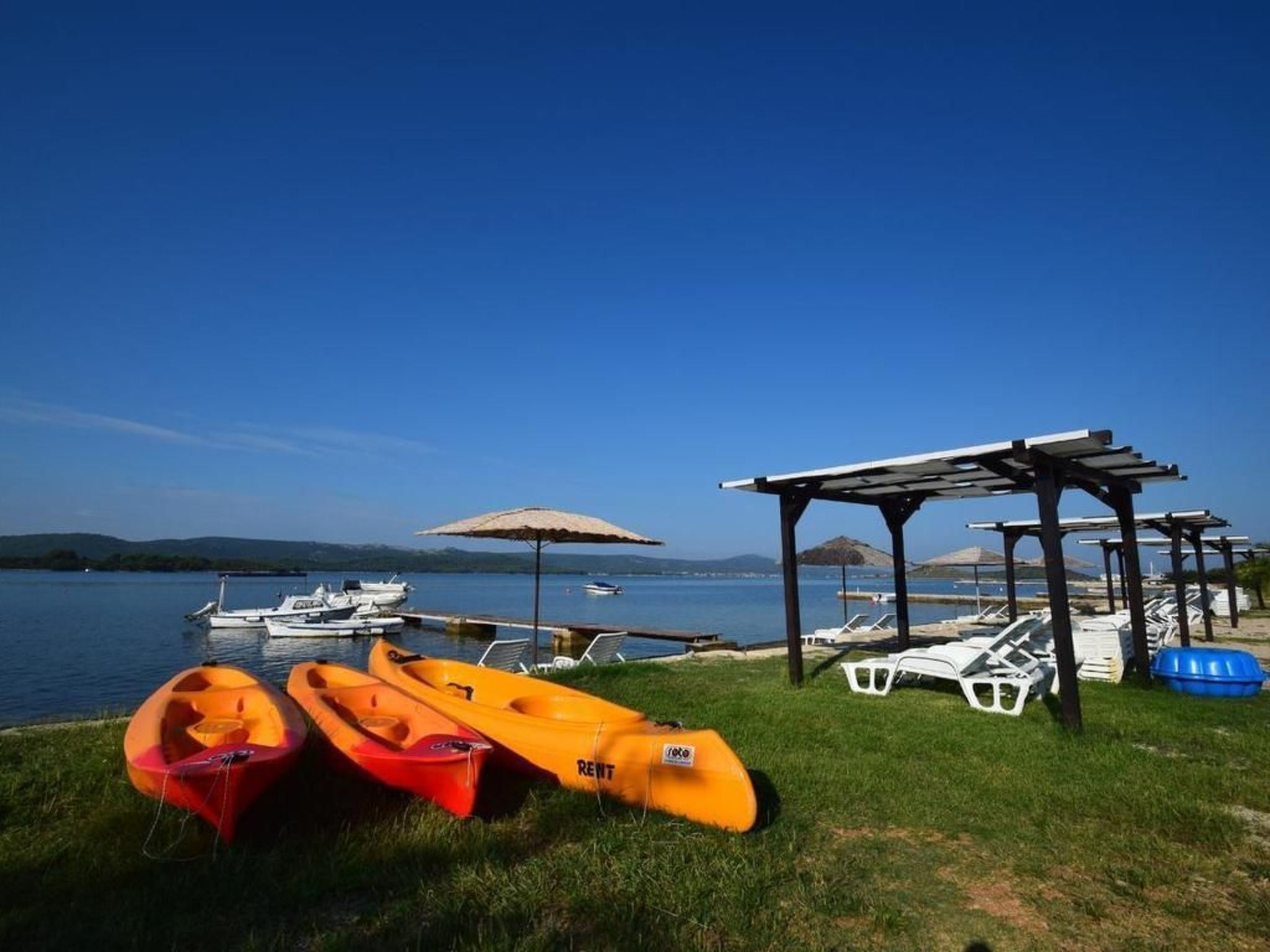 Wohnung in Turanj mit Grill-Draußen