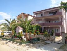 in Turanj mit Grill und Terrasse