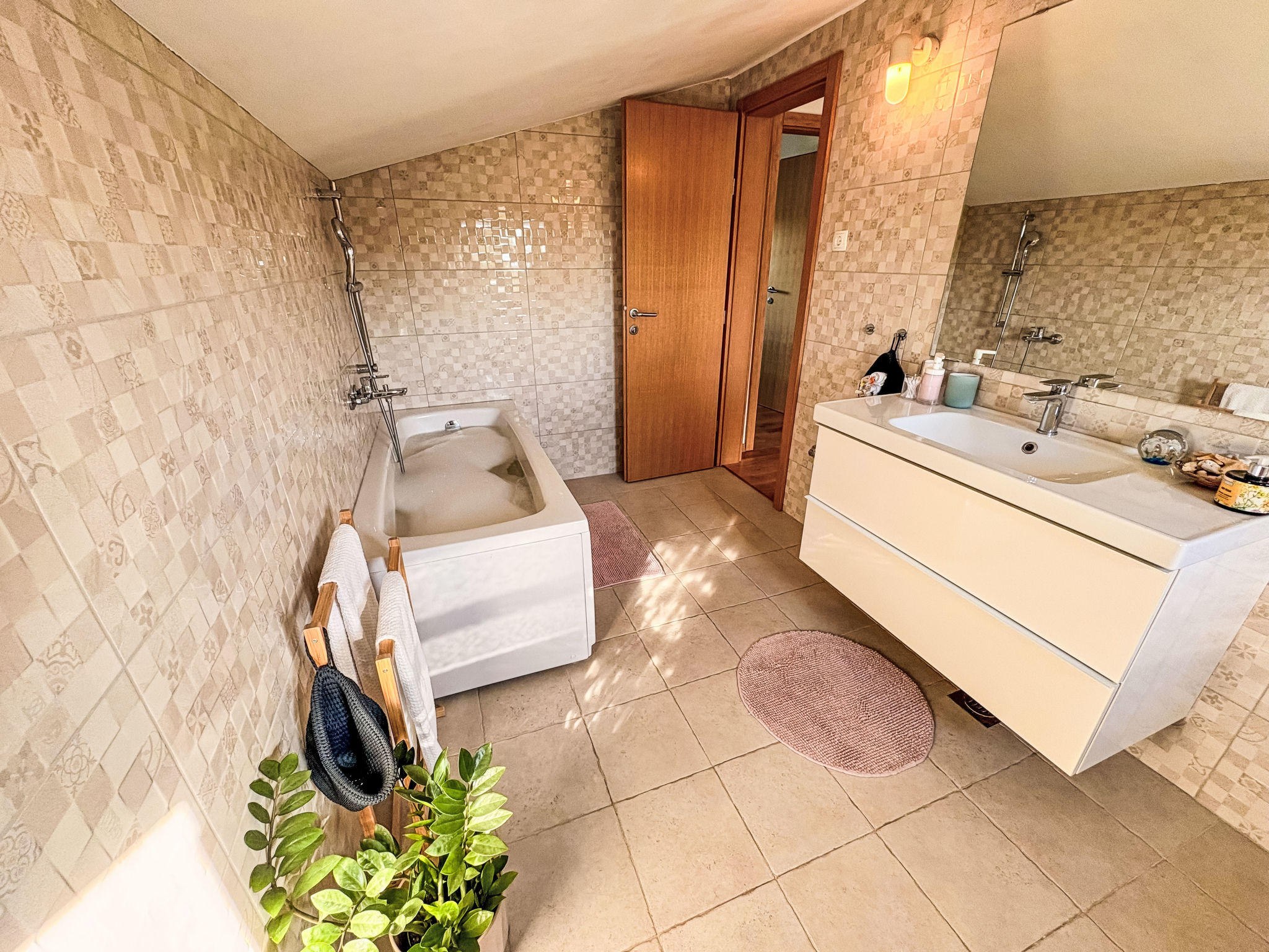 Maison Anwesen "Steinperle mit beheiztem Schwimmbad" – Salle de bains, photo 18 sur 34