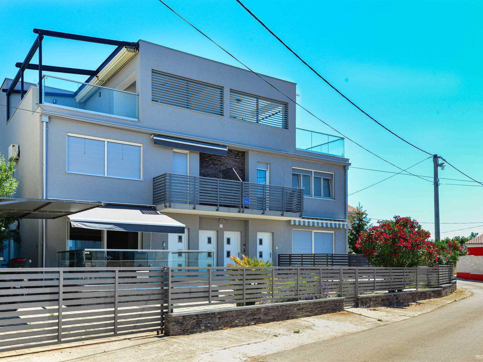  — House (3 of 25)