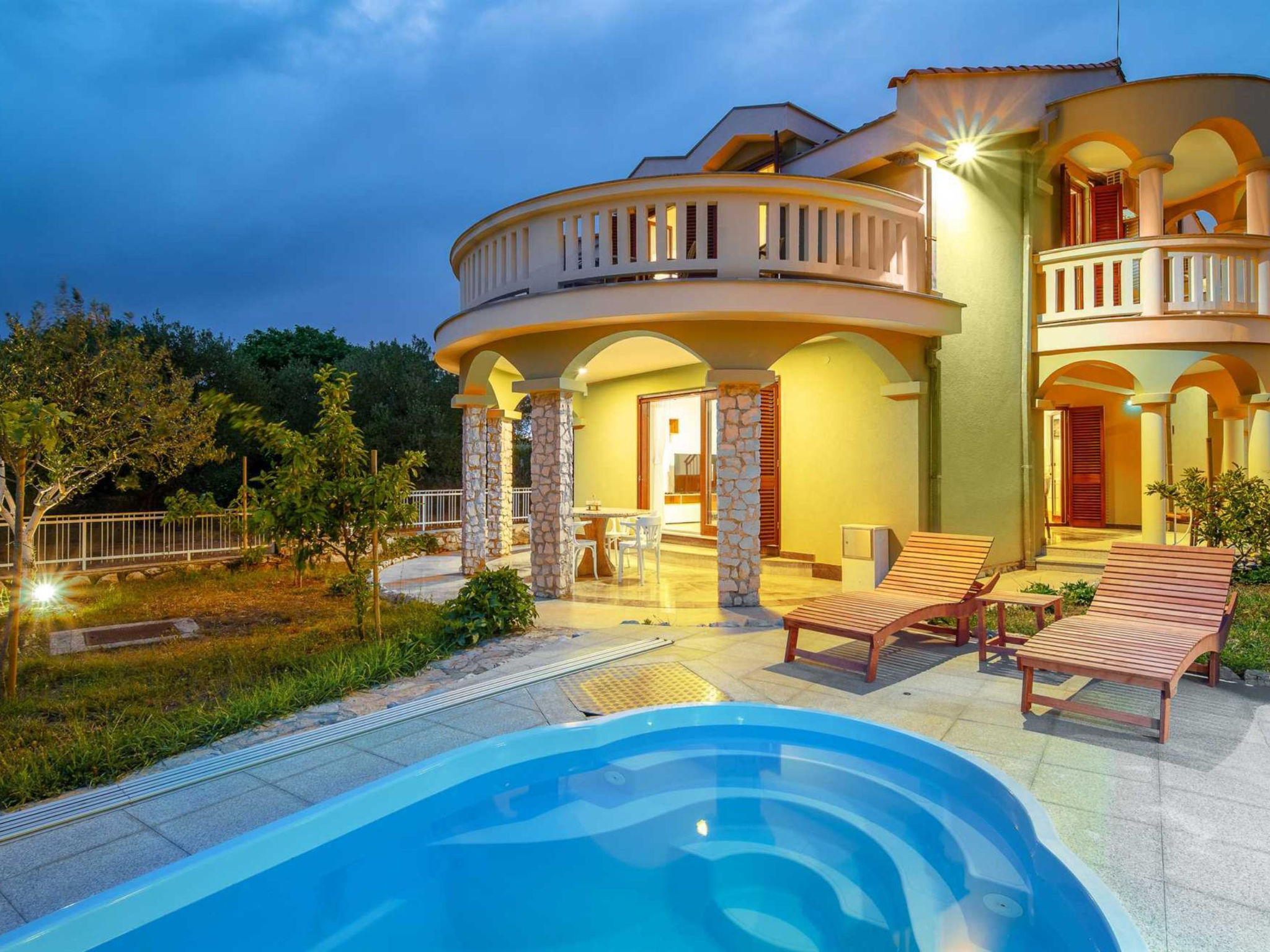 Charming Villa Rea, 8+2 with heated pool