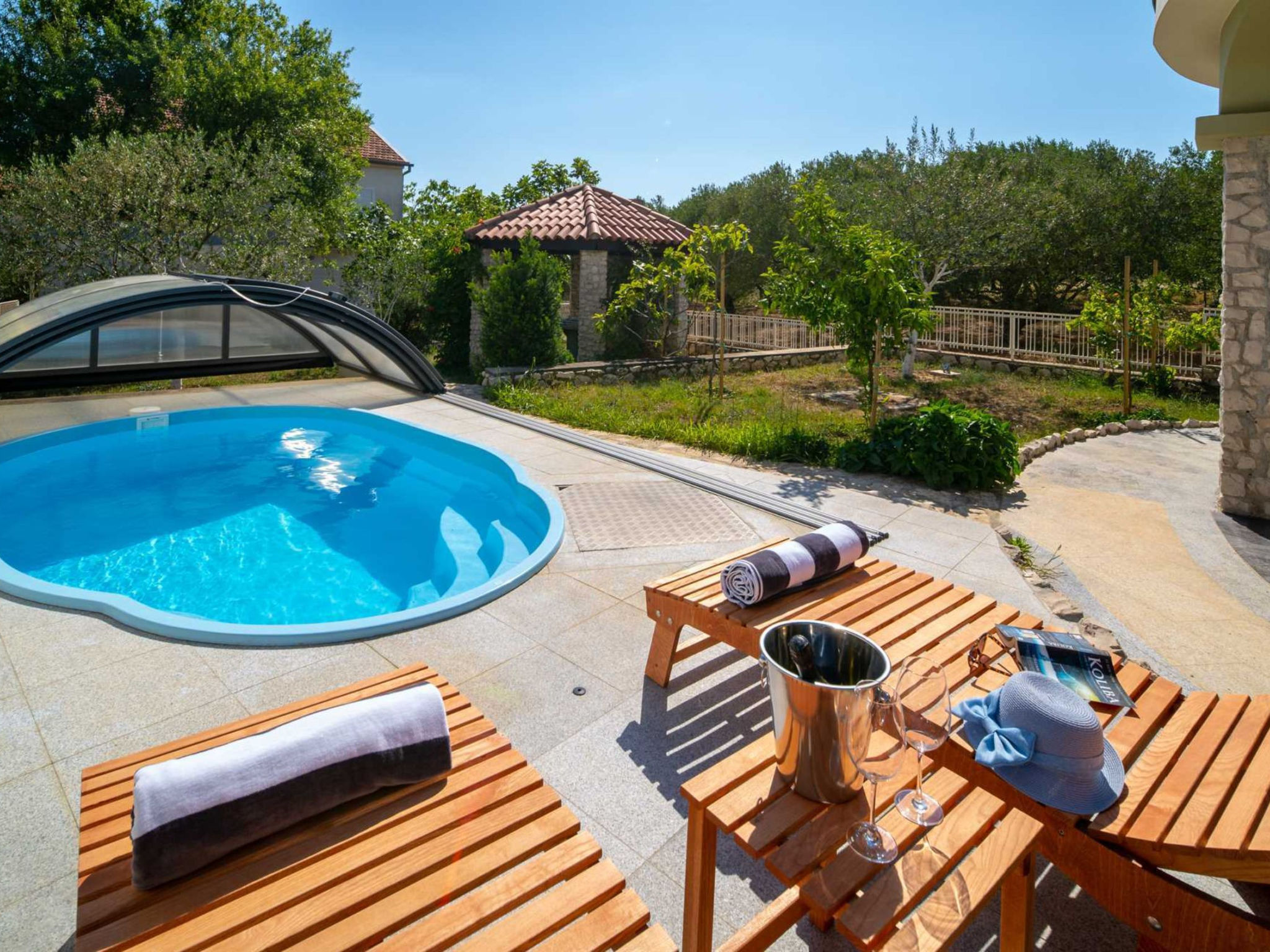 Charming Villa Rea, 8+2 with heated pool