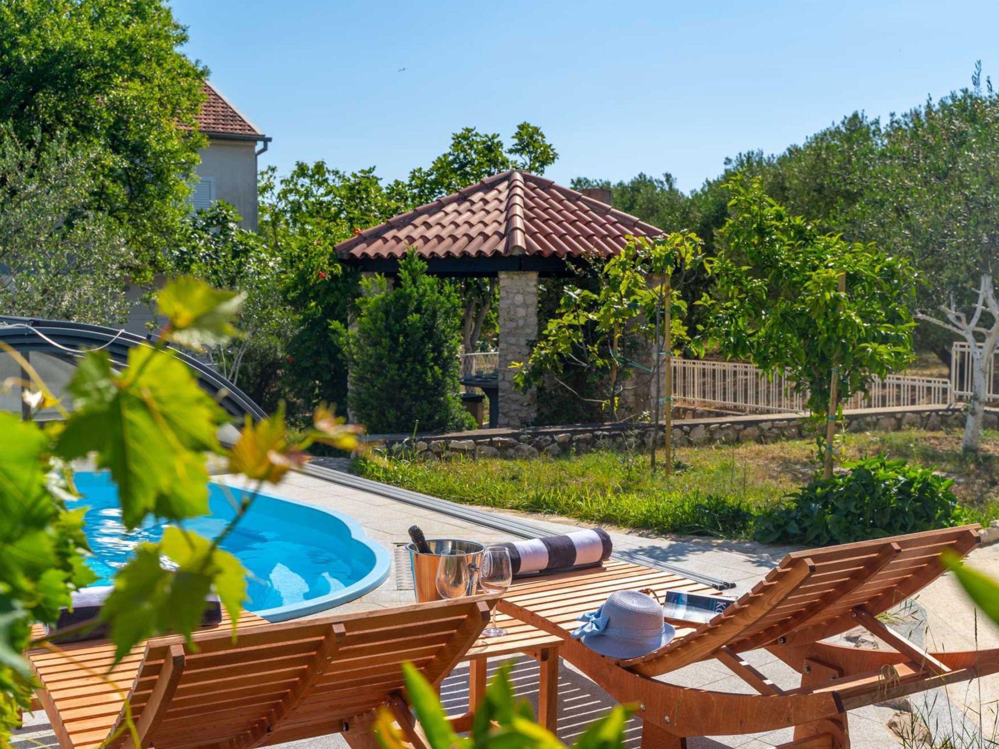 Charming Villa Rea, 8+2 with heated pool