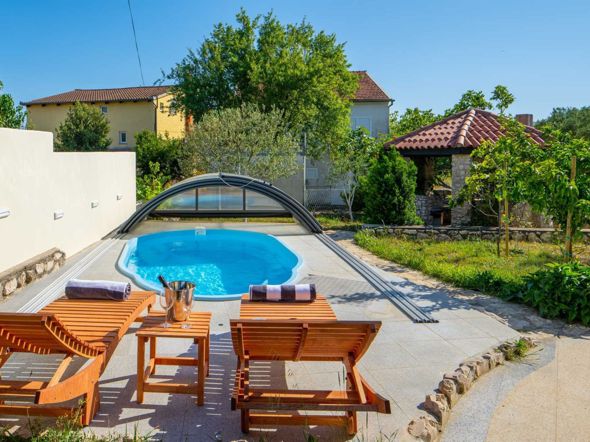 Charming Villa Rea, 8+2 with heated pool
