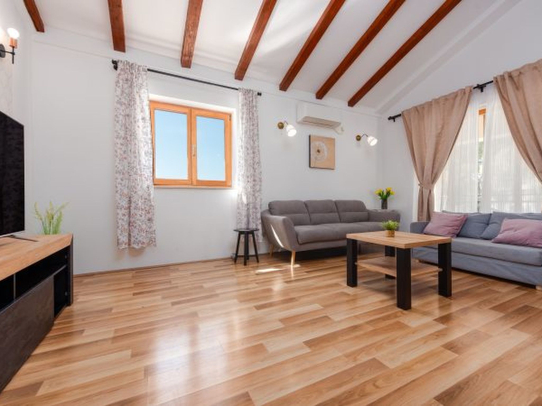 Holiday house Tina with jacuzzi and pool - Image-tags.info