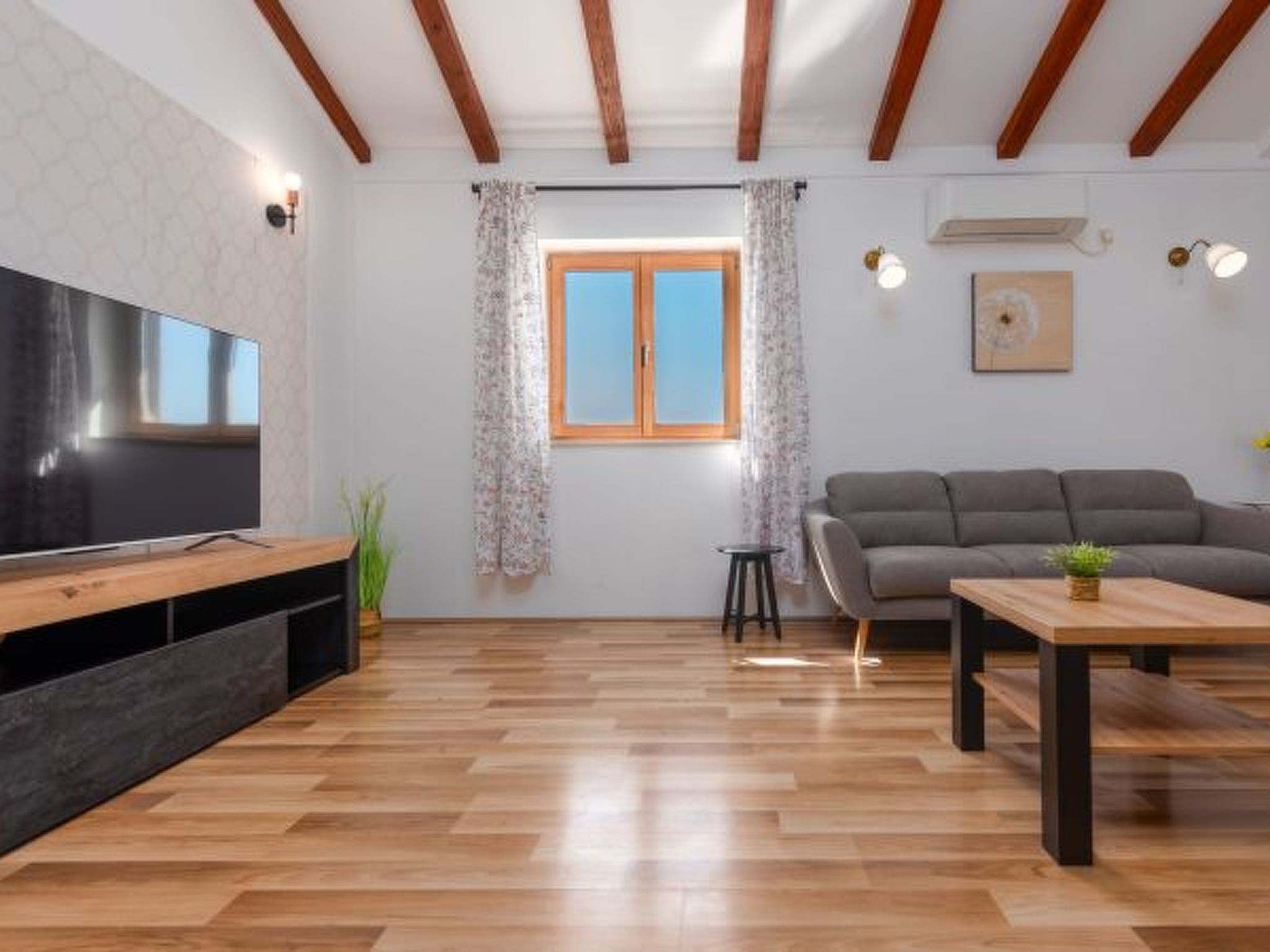 Holiday house Tina with jacuzzi and pool - Image-tags.info