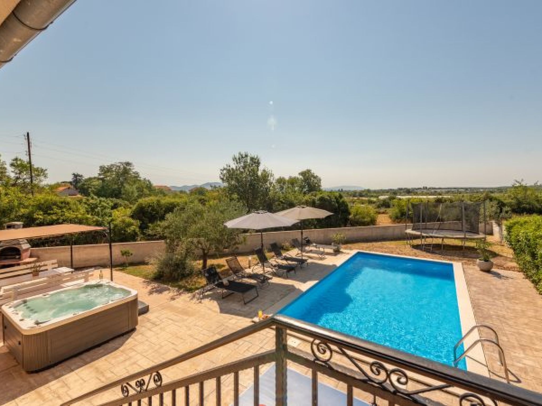 Holiday house Tina with jacuzzi and pool - Image-tags.info