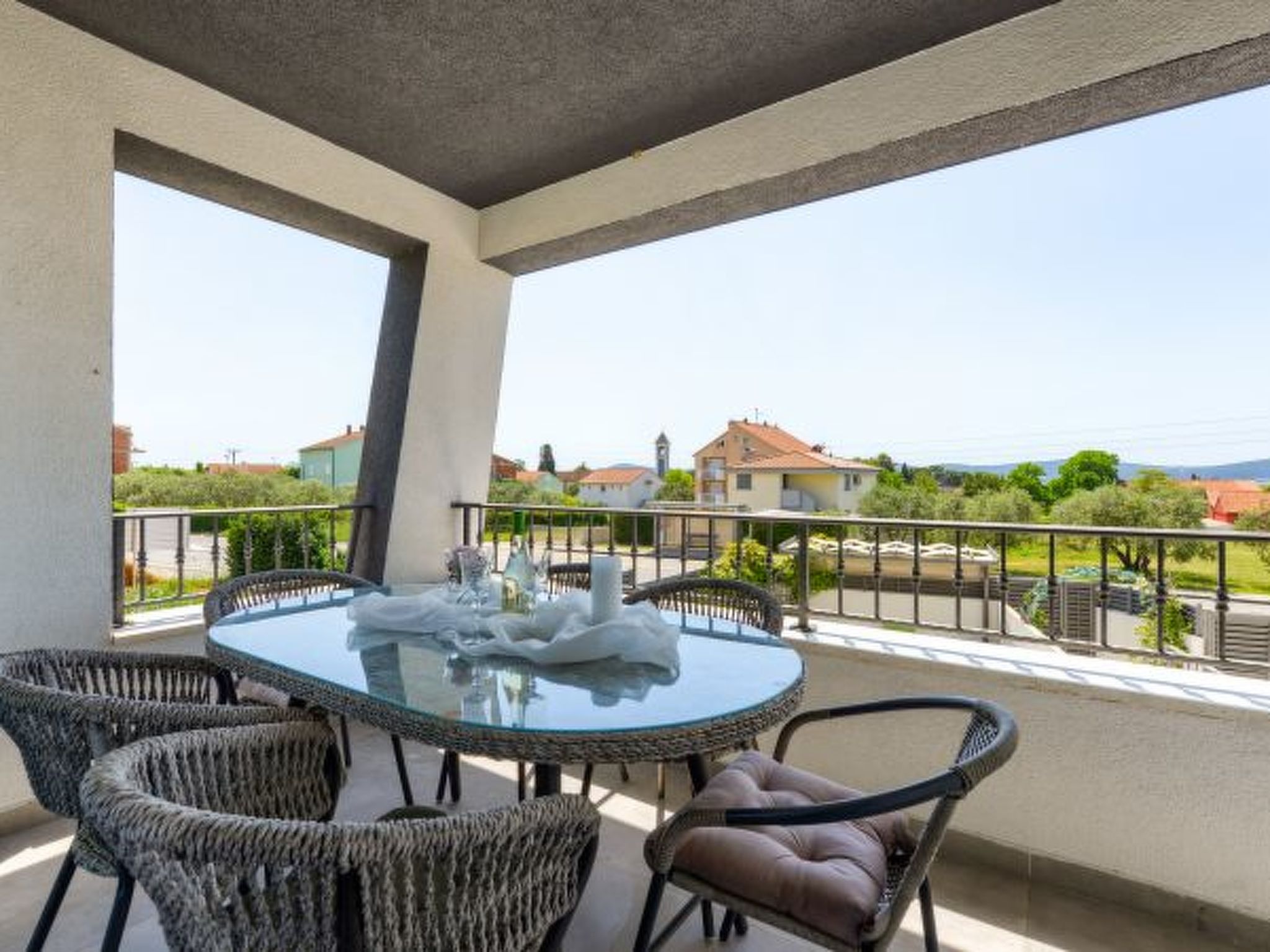 Villa Azzuro with jacuzzi and pool - Image-tags.info