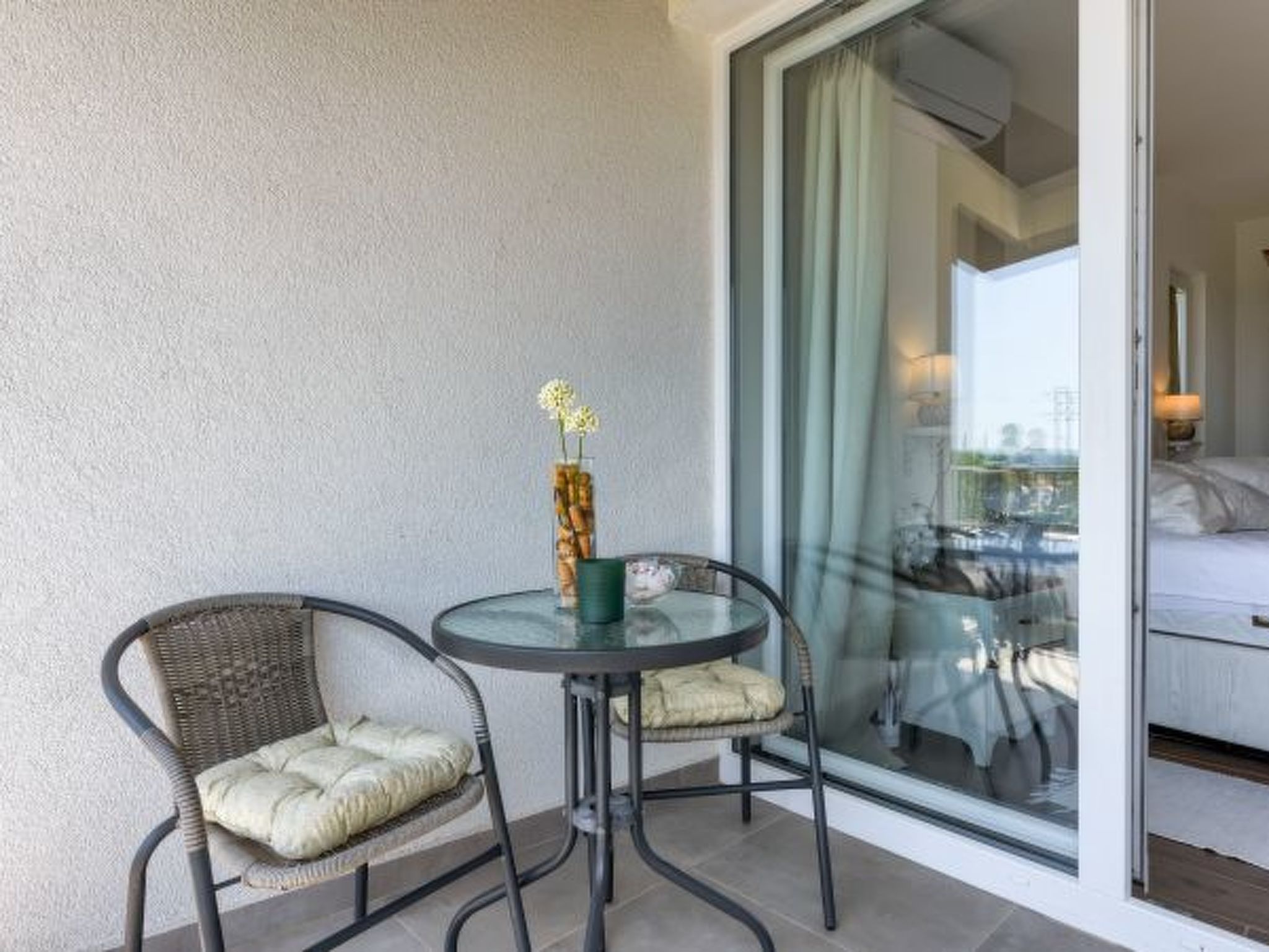 Villa Azzuro with jacuzzi and pool - Image-tags.info