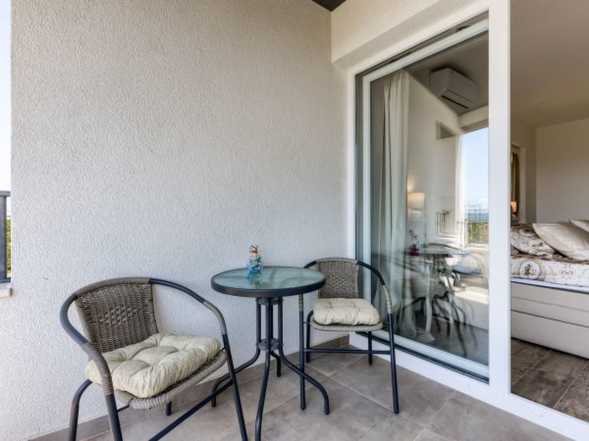 Villa Azzuro with jacuzzi and pool - Image-tags.info