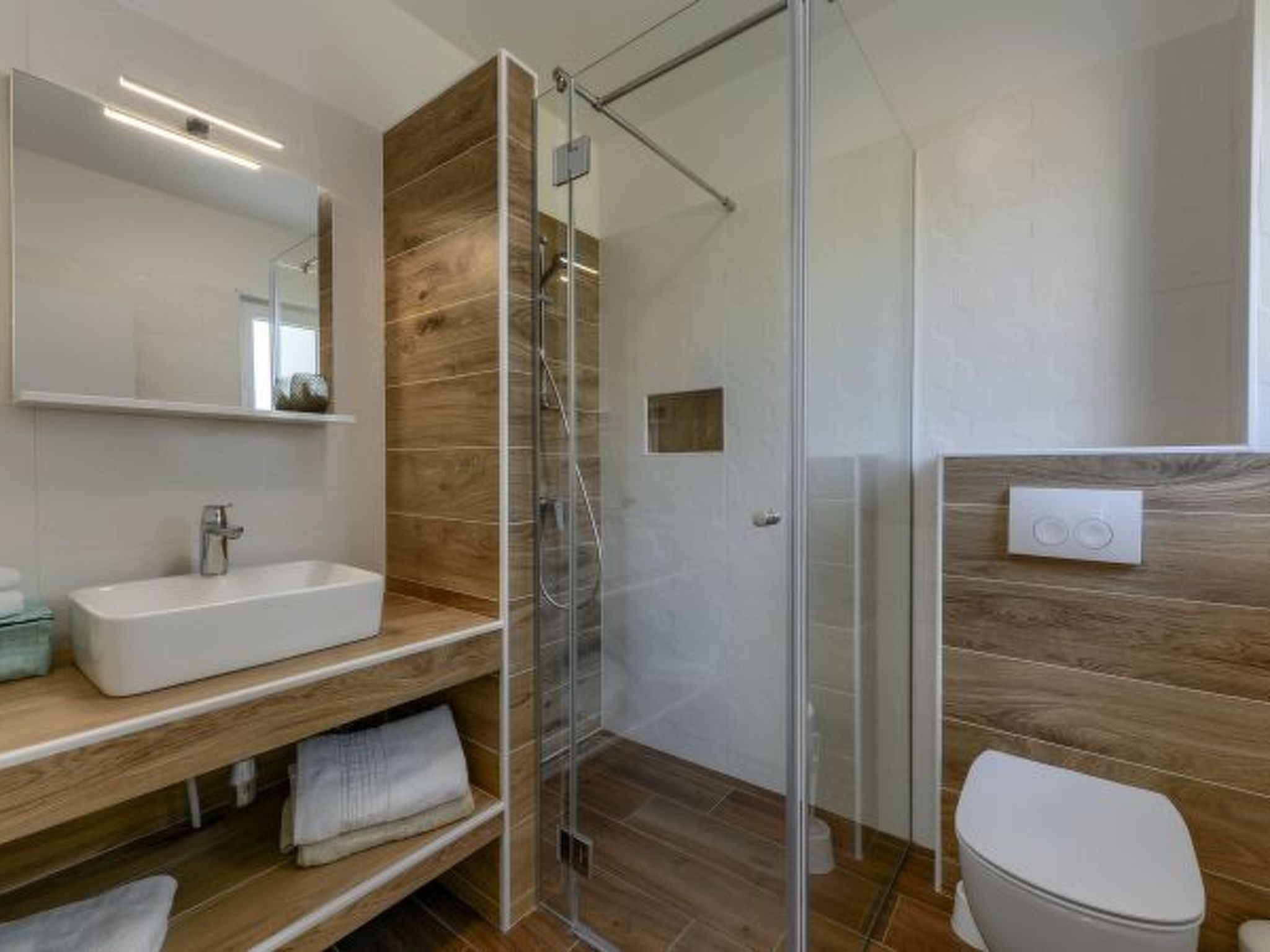 Villa Azzuro with jacuzzi and pool - Image-tags.info