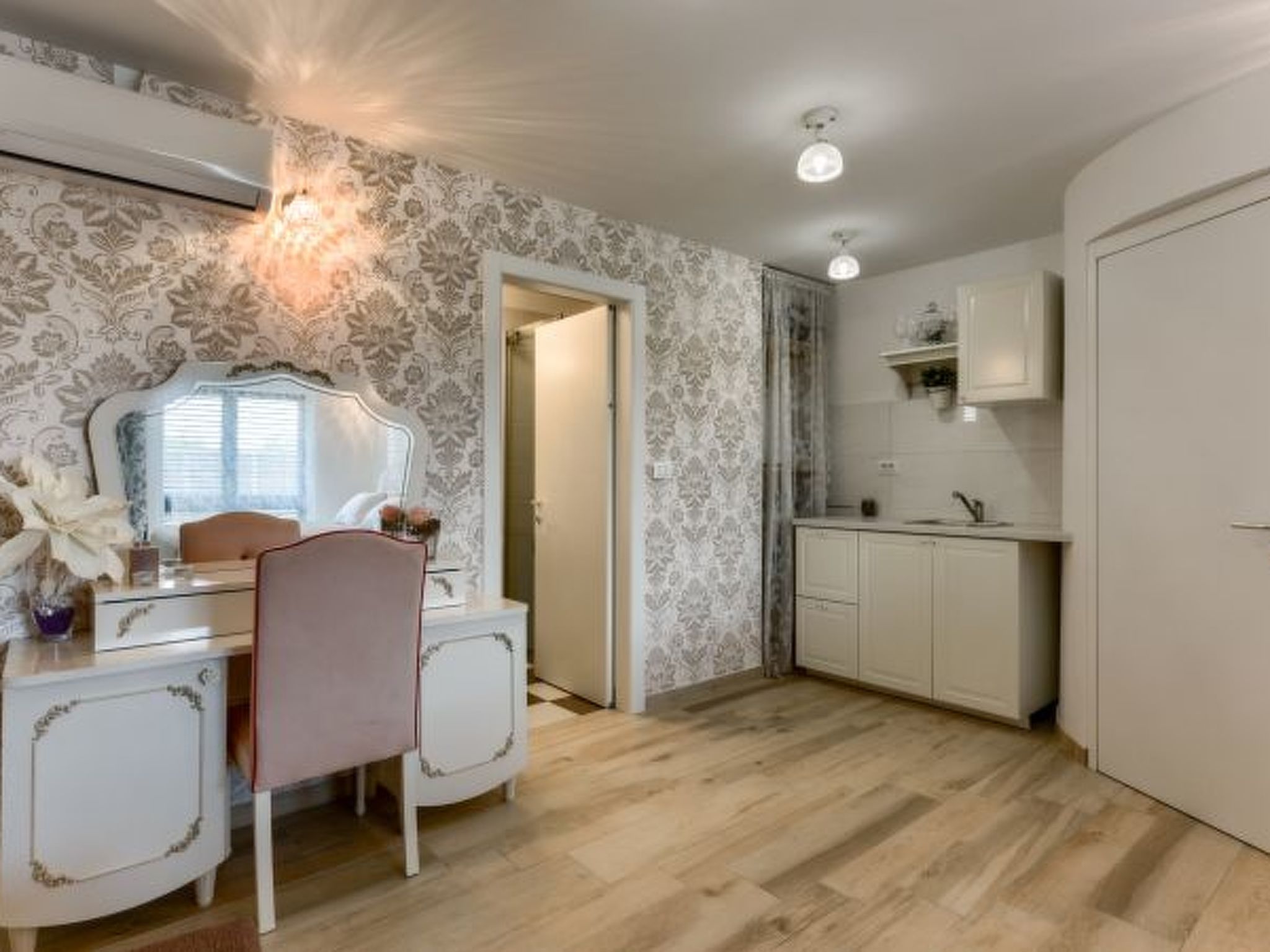 Villa Azzuro with jacuzzi and pool - Image-tags.info