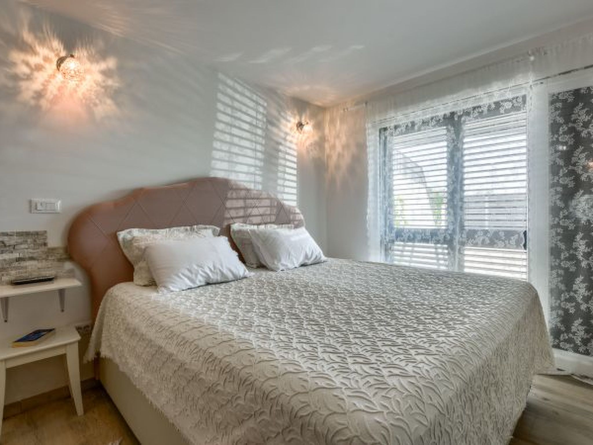 Villa Azzuro with jacuzzi and pool - Image-tags.info