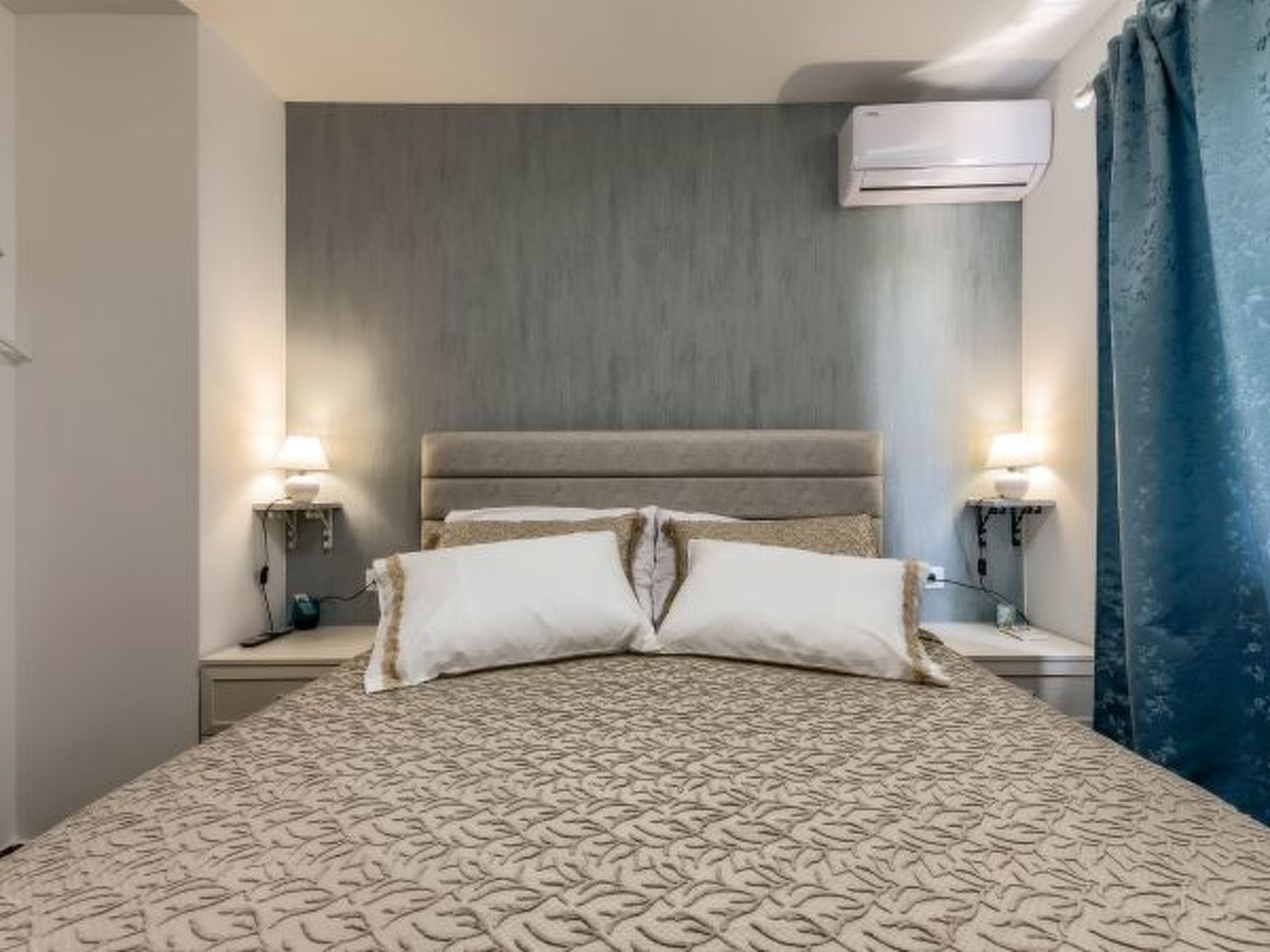 Villa Azzuro with jacuzzi and pool - Image-tags.info