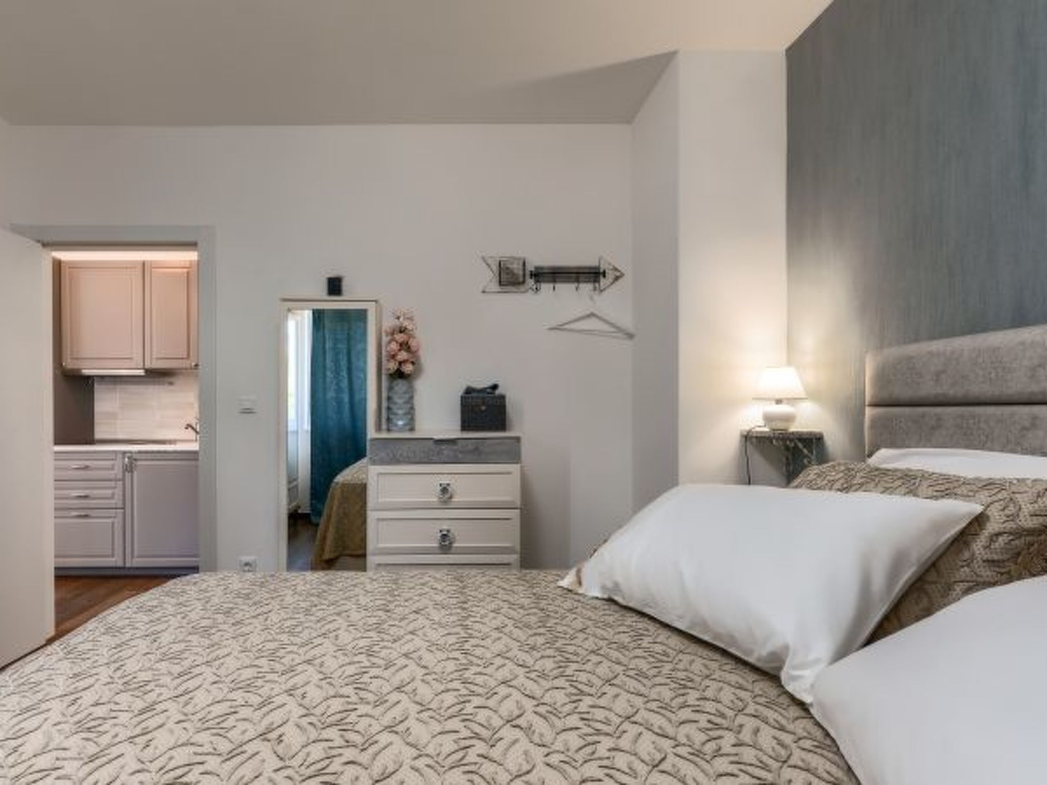 Villa Azzuro with jacuzzi and pool - Image-tags.info