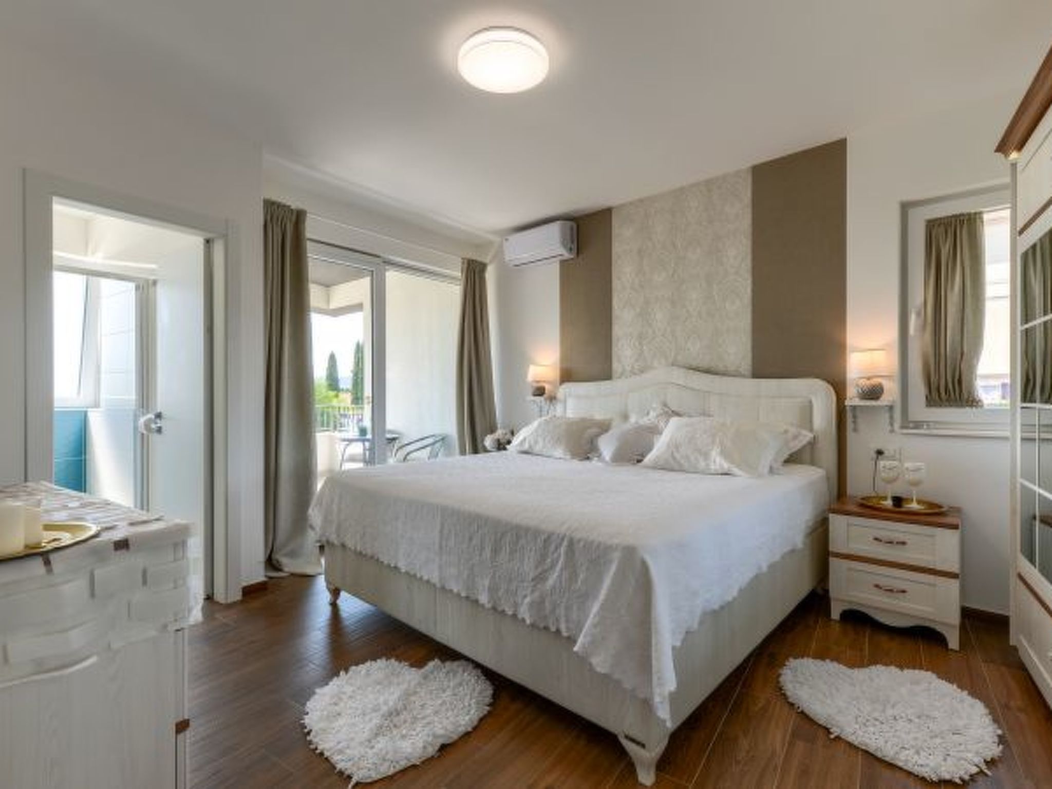 Villa Azzuro with jacuzzi and pool - Image-tags.info