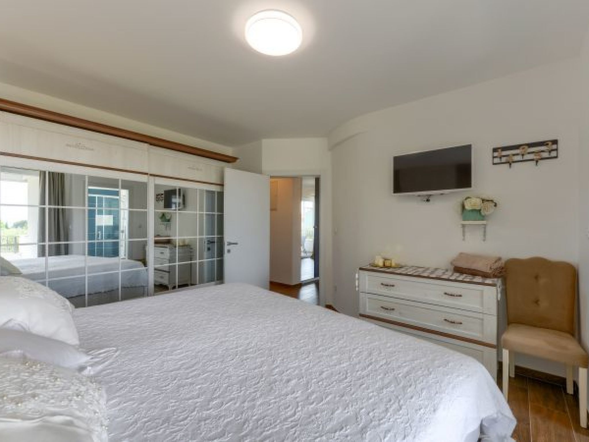 Villa Azzuro with jacuzzi and pool - Image-tags.info