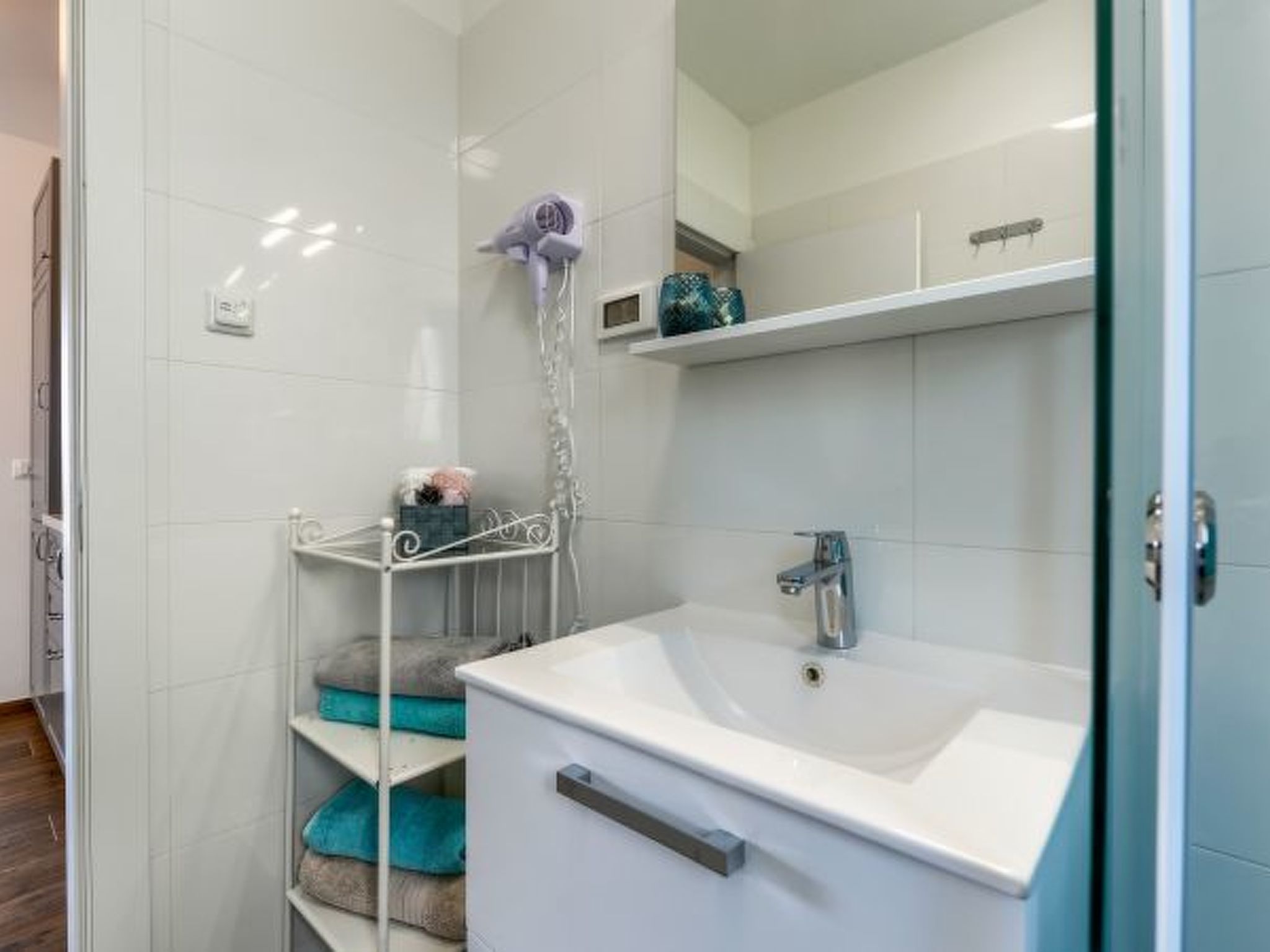 Villa Azzuro with jacuzzi and pool - Image-tags.info