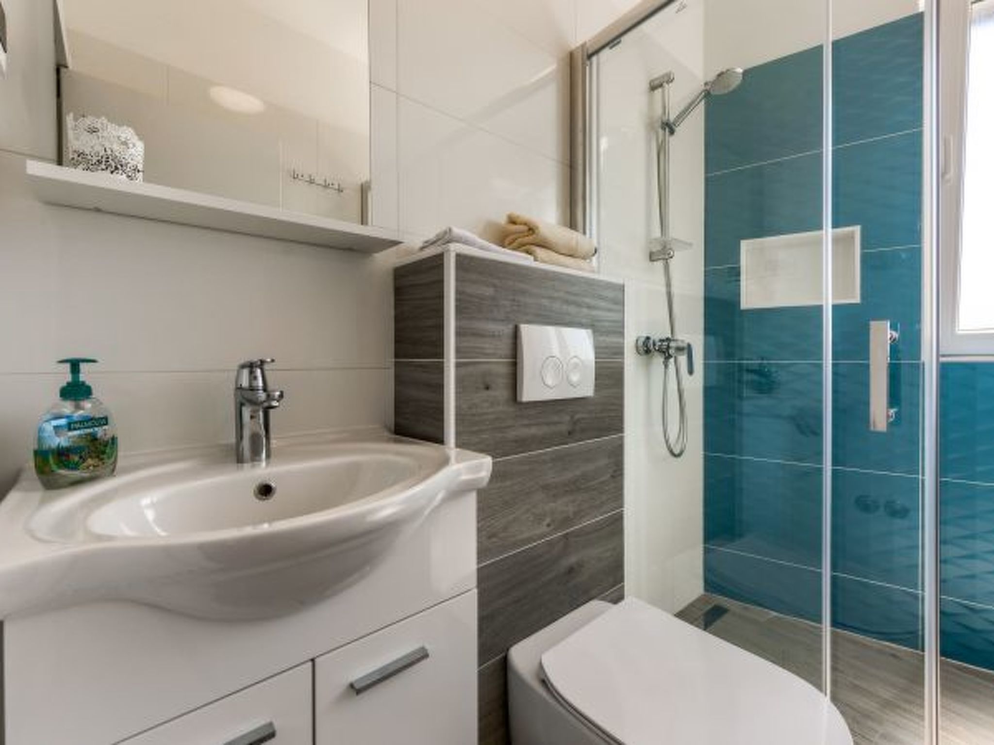 Villa Azzuro with jacuzzi and pool - Image-tags.info