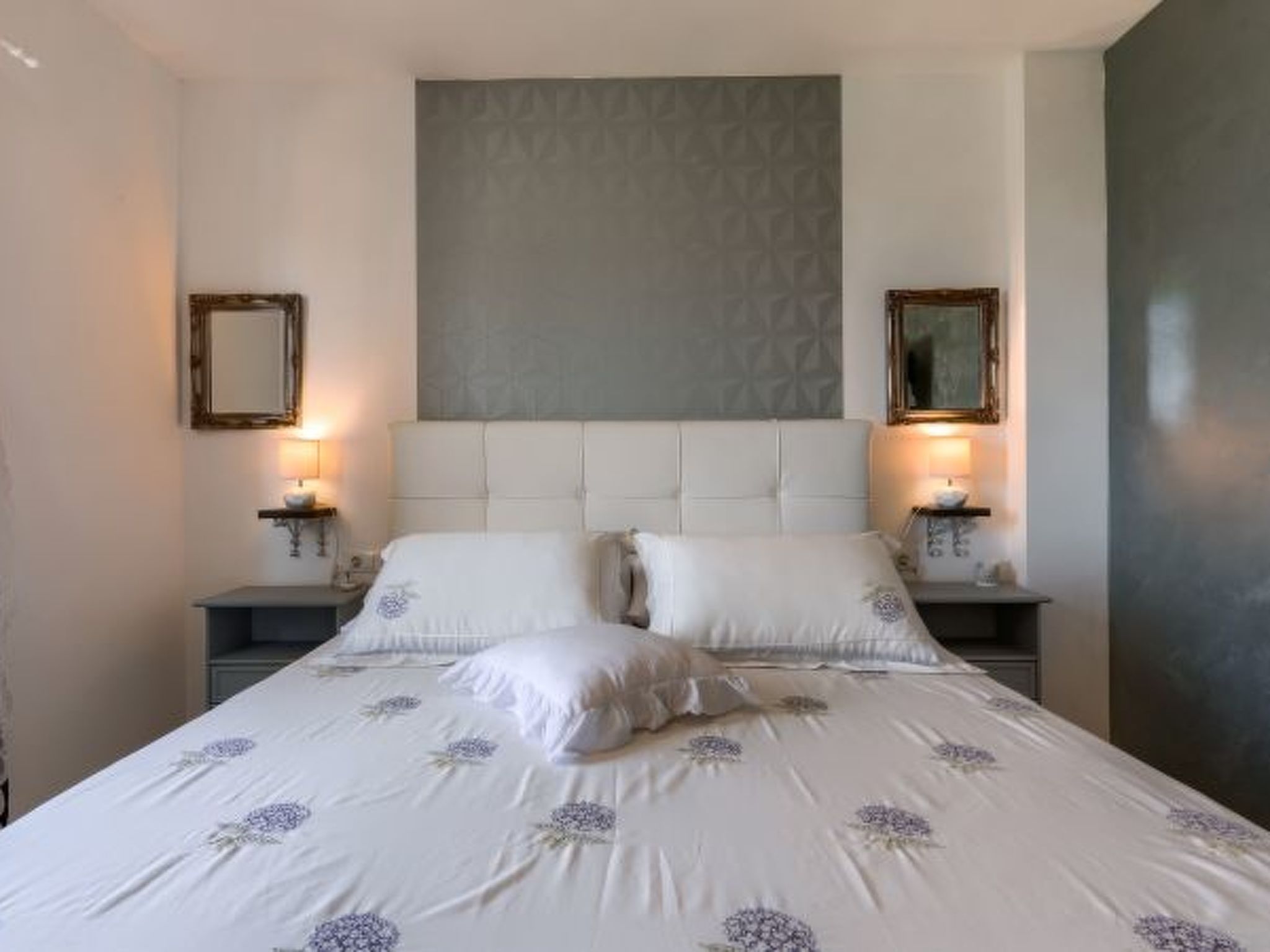 Villa Azzuro with jacuzzi and pool - Image-tags.info