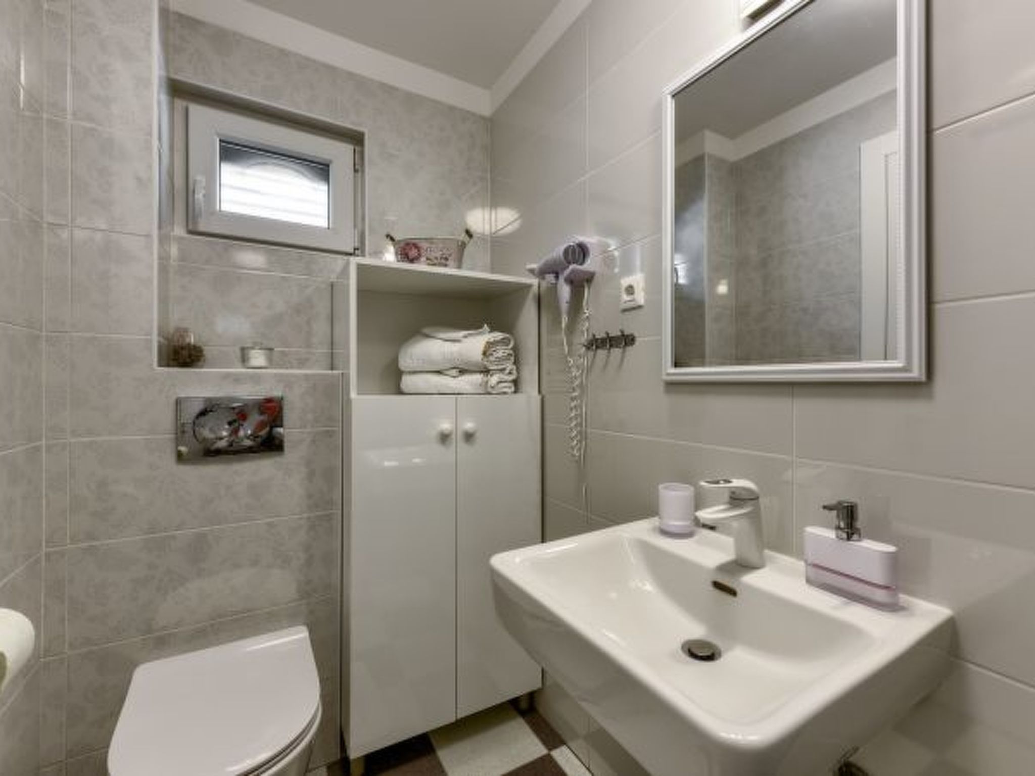 Villa Azzuro with jacuzzi and pool - Image-tags.info