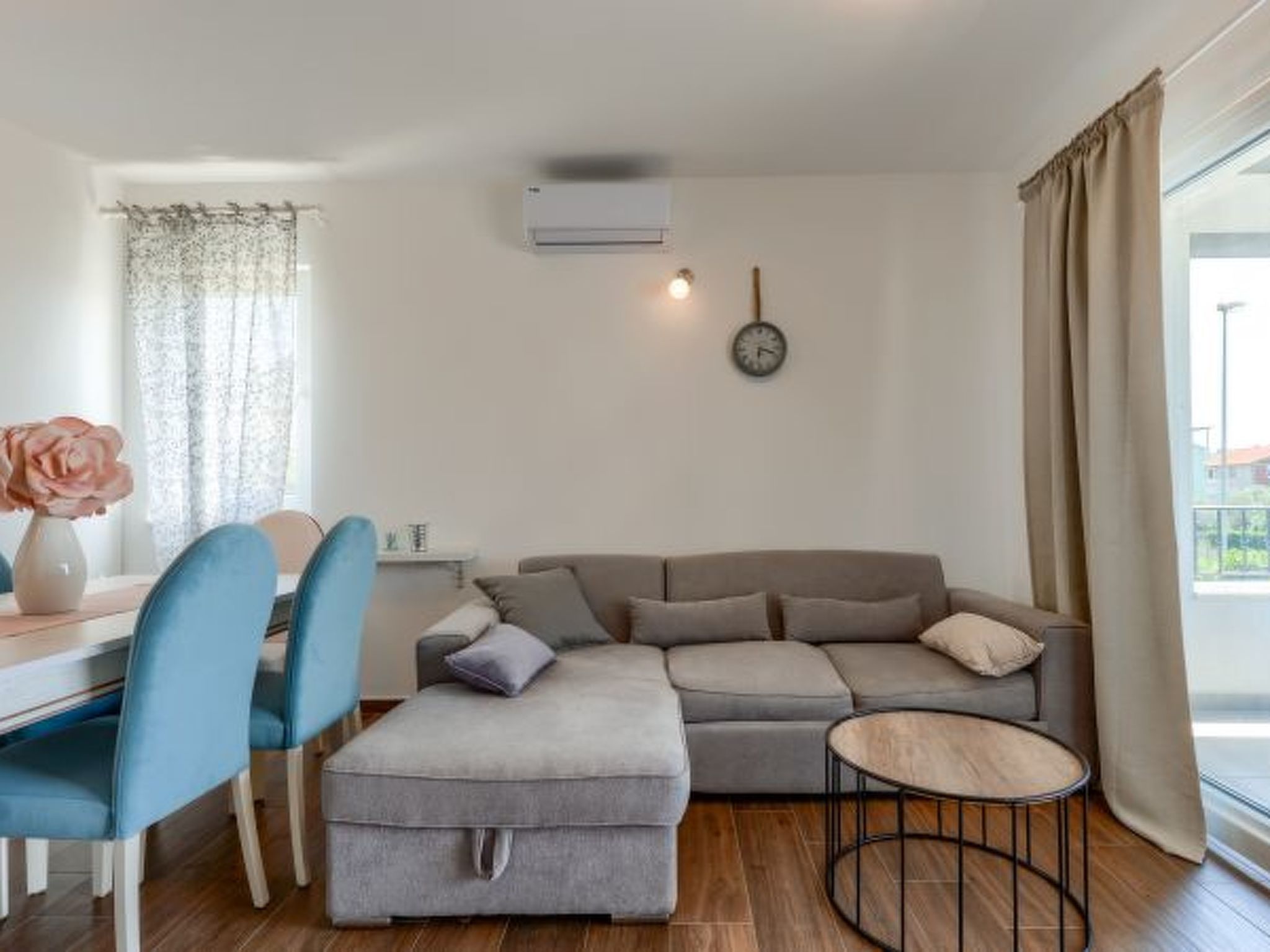 Villa Azzuro with jacuzzi and pool - Image-tags.info