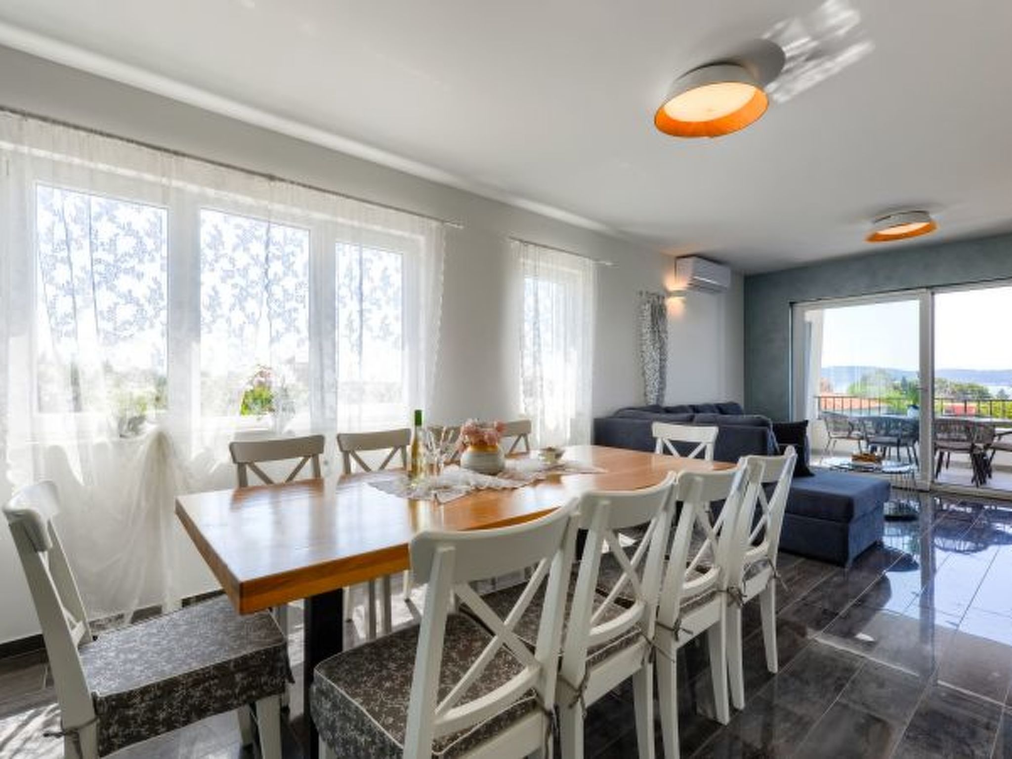 Villa Azzuro with jacuzzi and pool - Image-tags.info