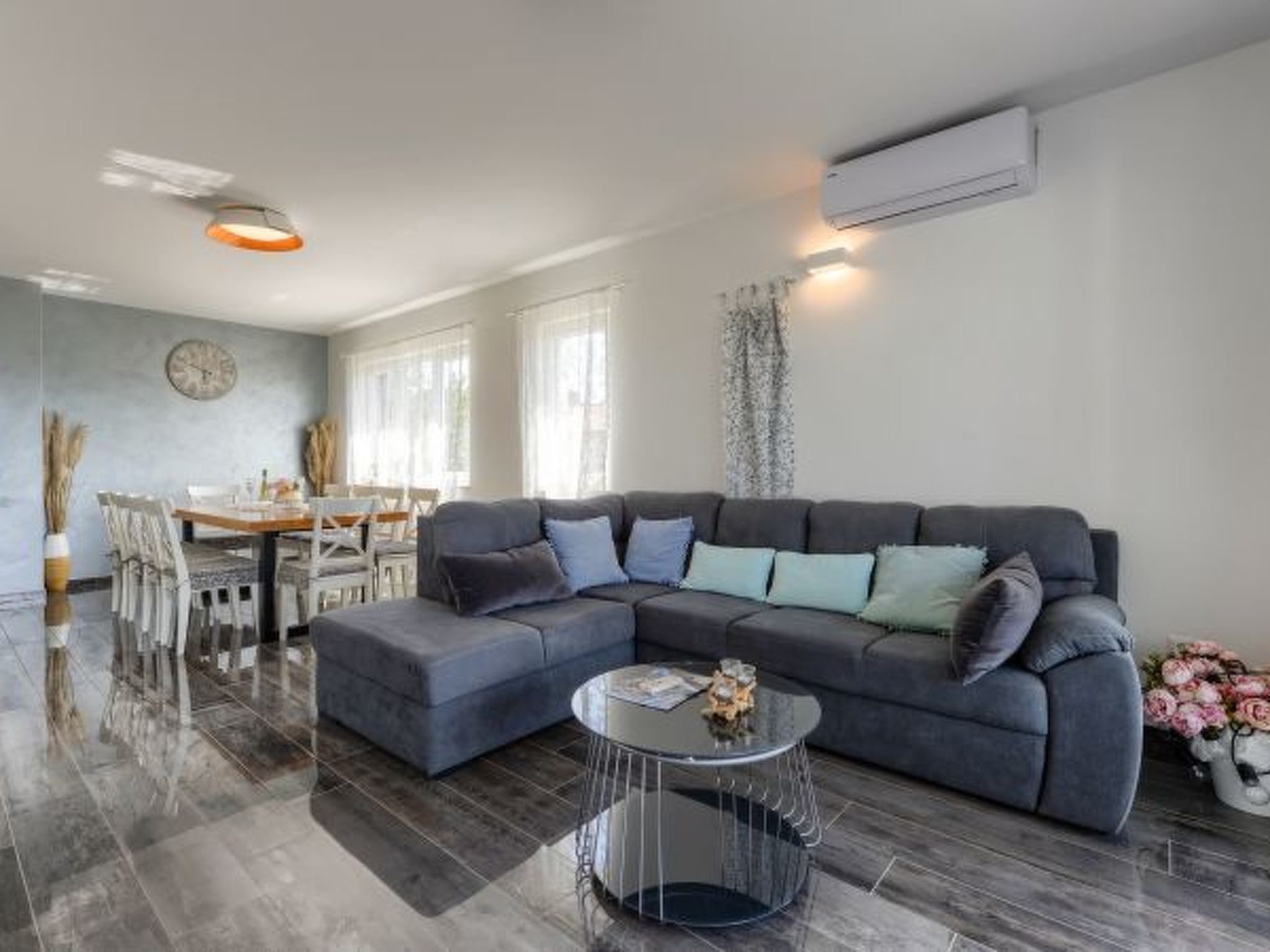 Villa Azzuro with jacuzzi and pool - Image-tags.info