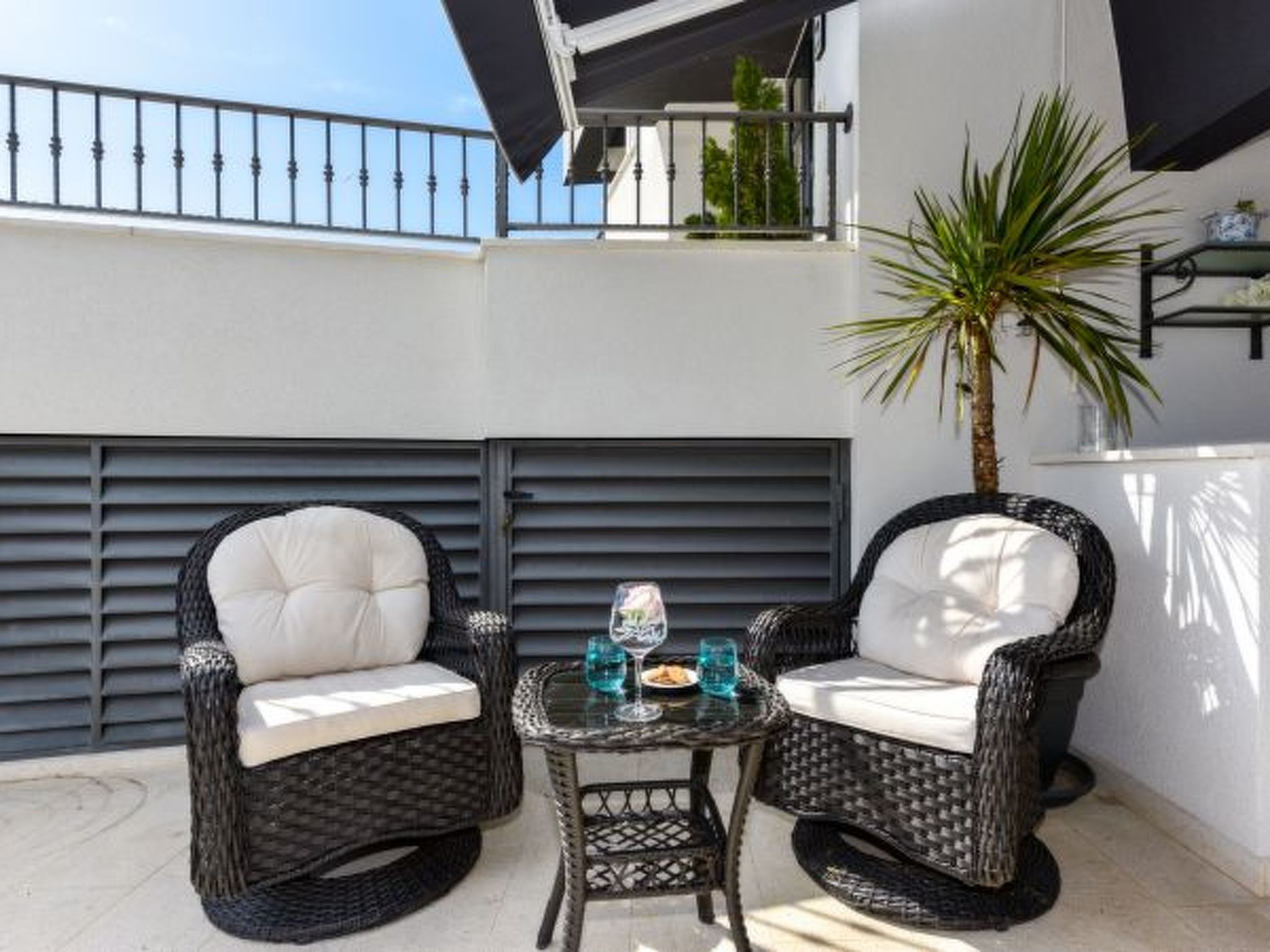 Villa Azzuro with jacuzzi and pool - Image-tags.info