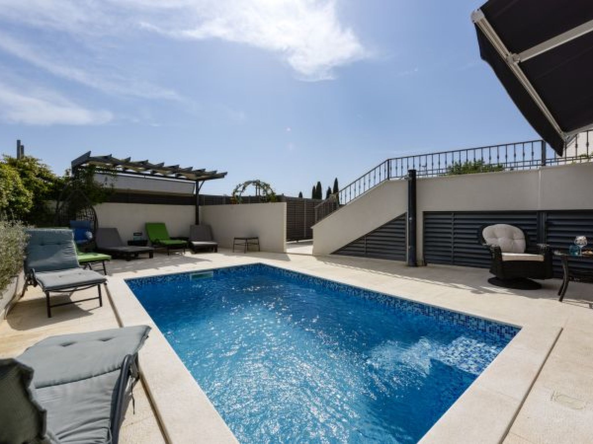 Villa Azzuro with jacuzzi and pool - Image-tags.info