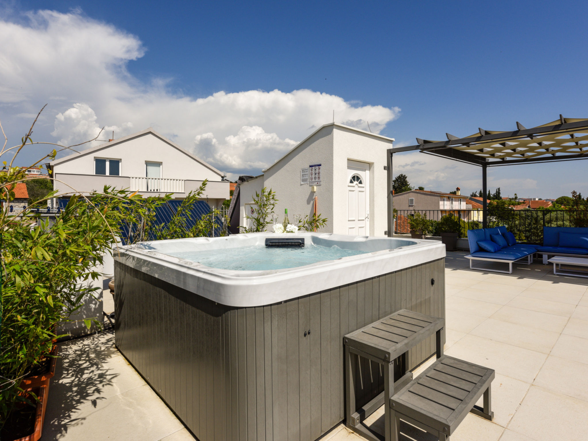 Villa Azzuro with jacuzzi and pool