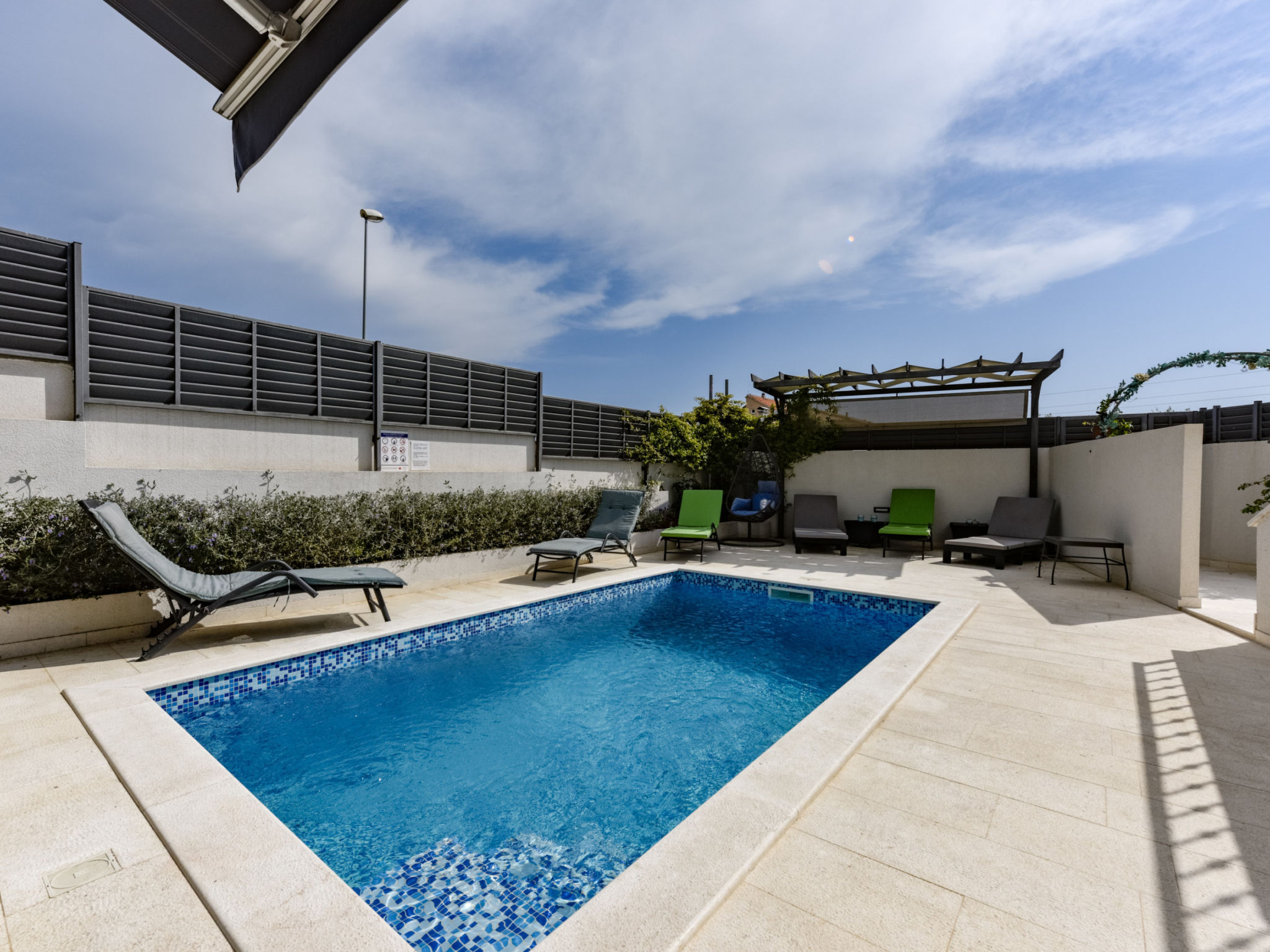 Villa Azzuro with jacuzzi and pool