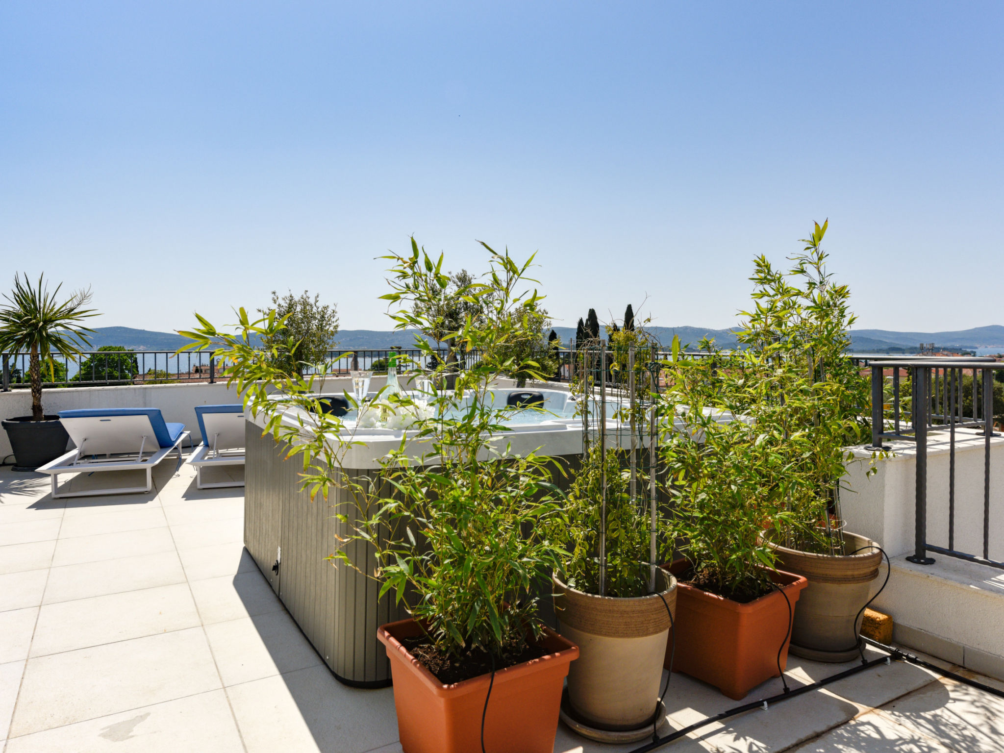 Villa Azzuro with jacuzzi and pool