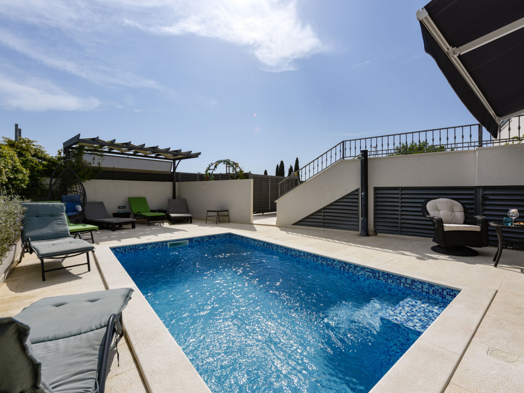 Villa Azzuro with jacuzzi and pool