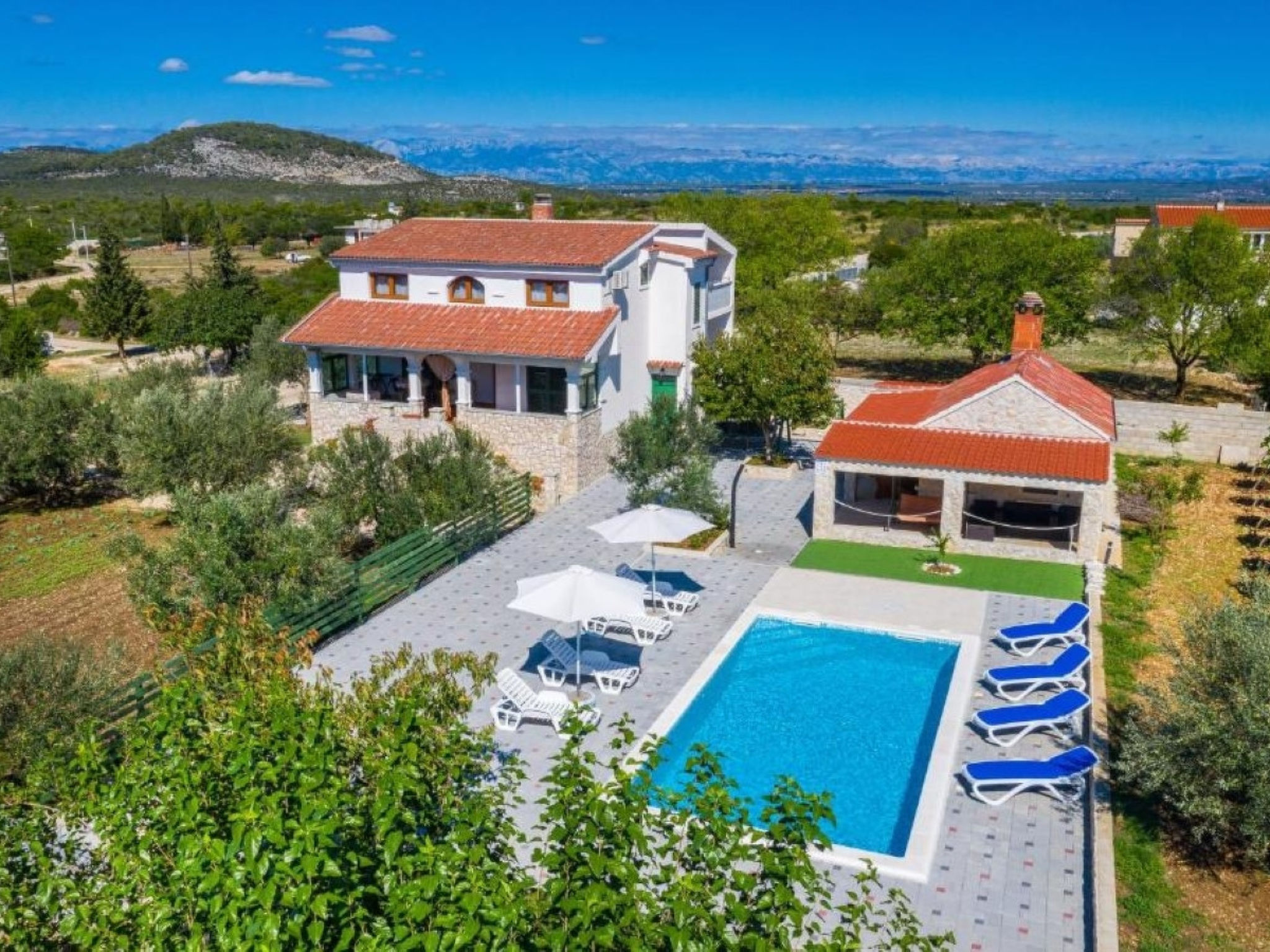 Holiday Home Tonka with pool