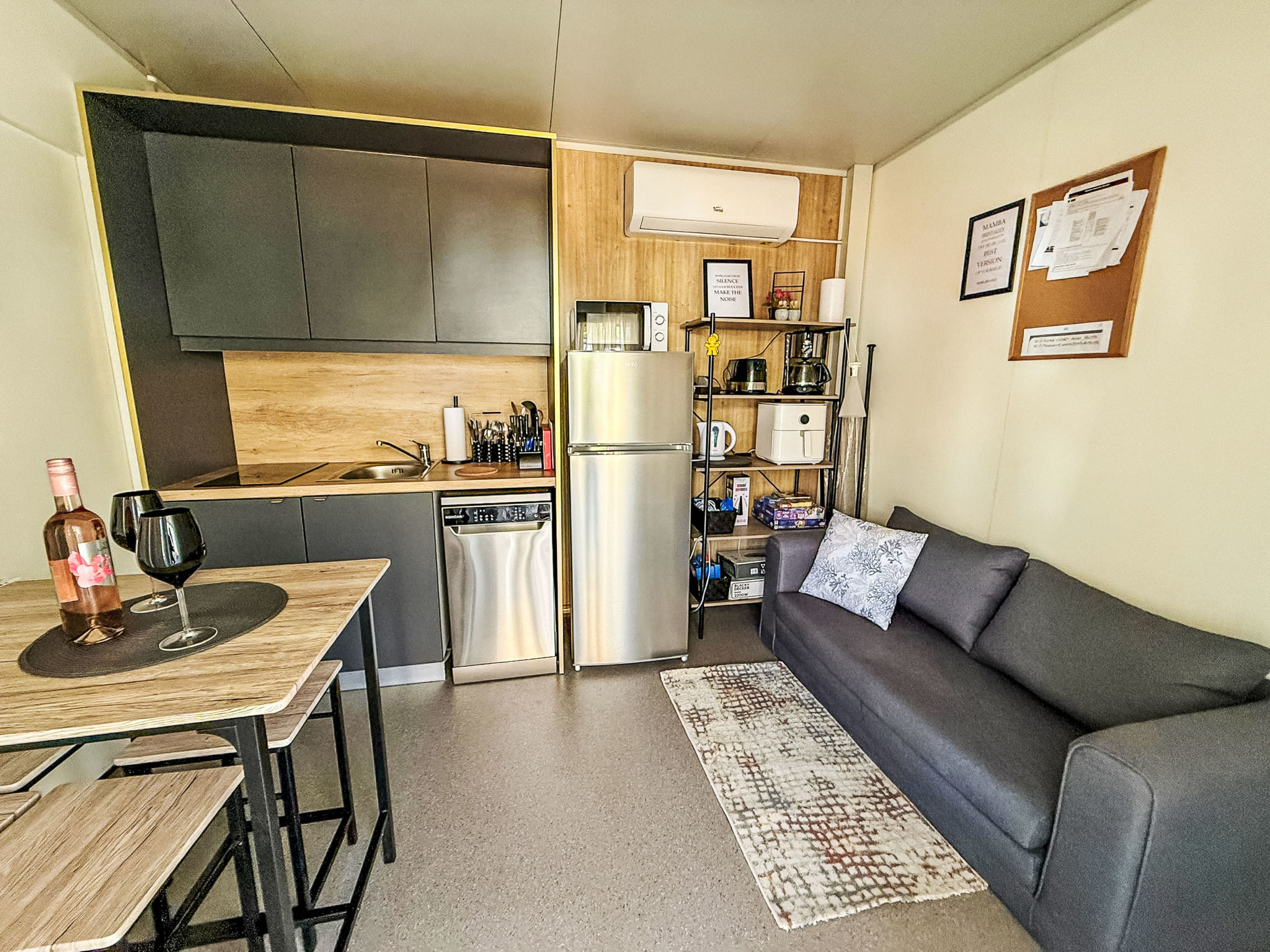 Hosekra Hišica-Binnen