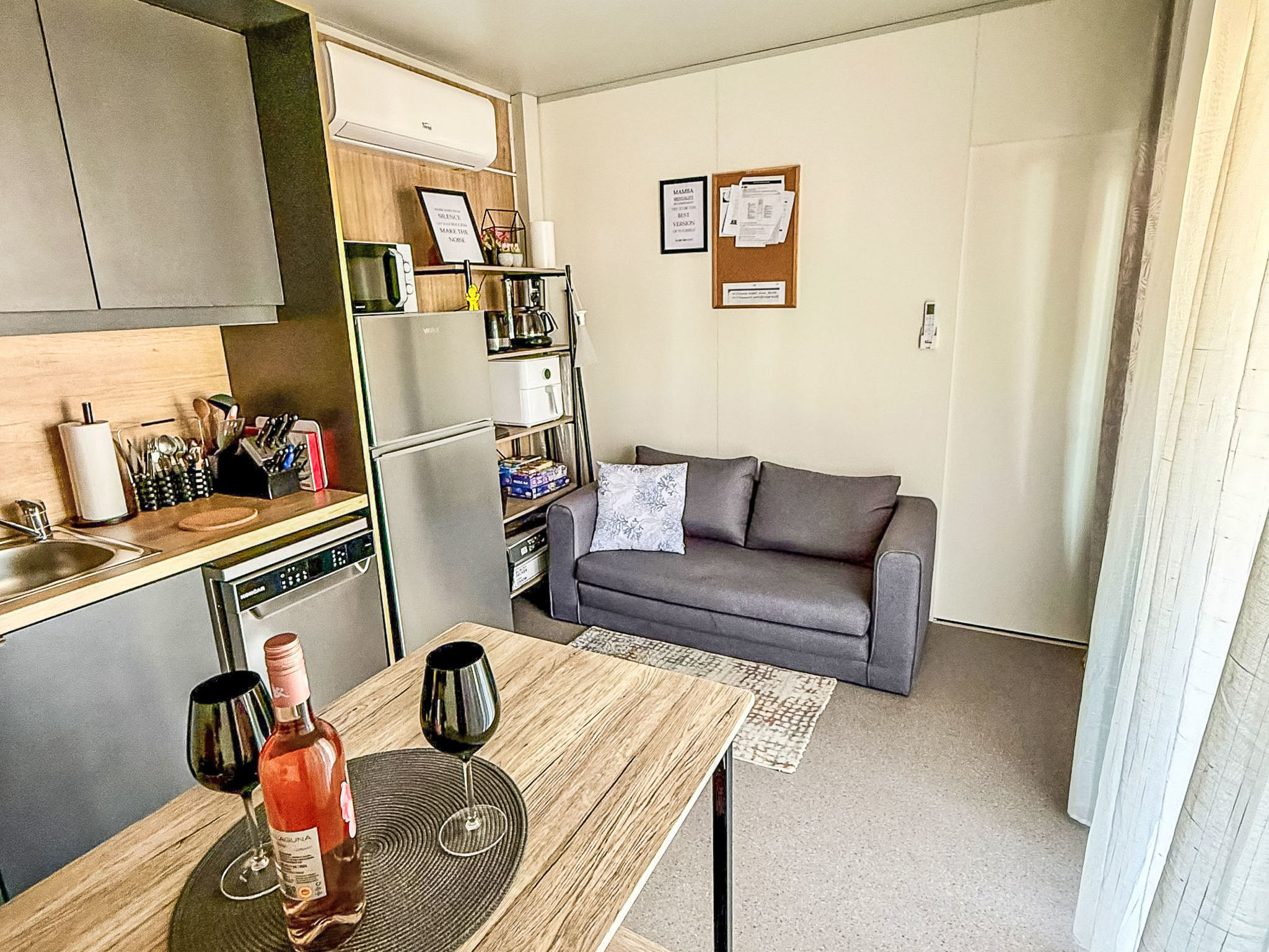 Hosekra Hišica-Binnen